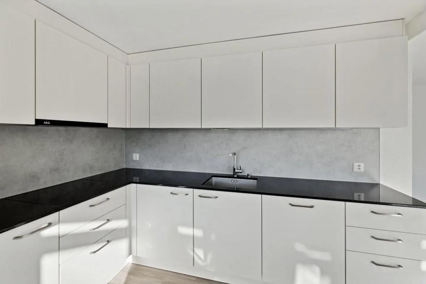 Bright 4.5 Room Apartment in a Quiet Environment - Photo 2 of 9