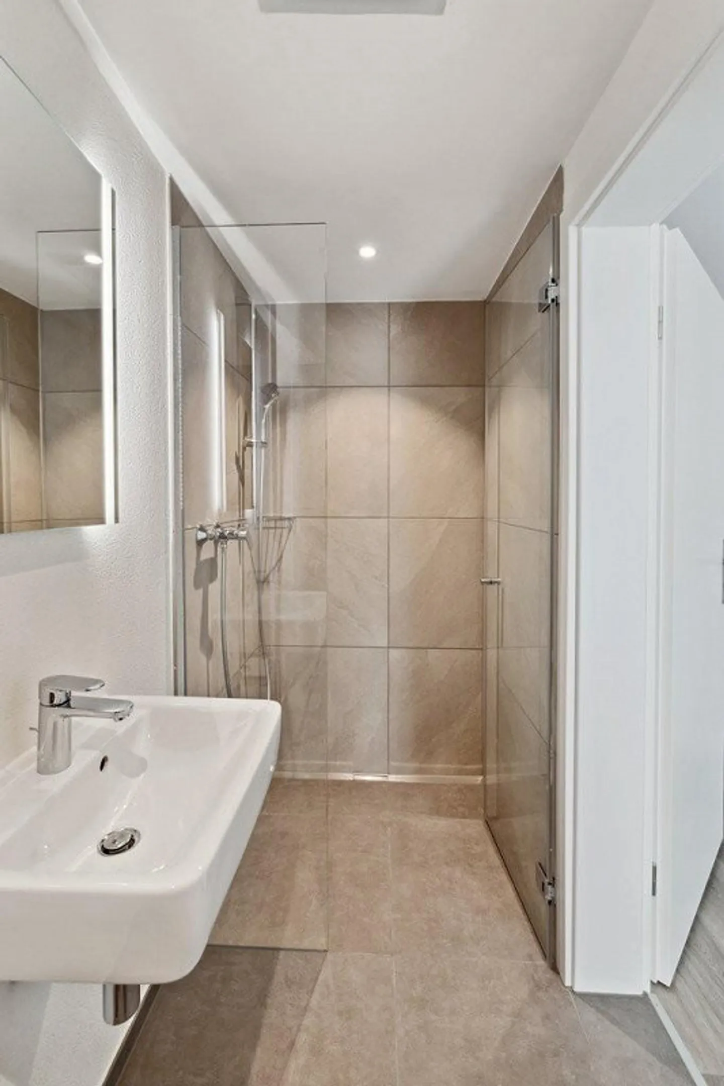 Bright 4.5 Room Apartment in a Quiet Environment - Photo 5 of 9