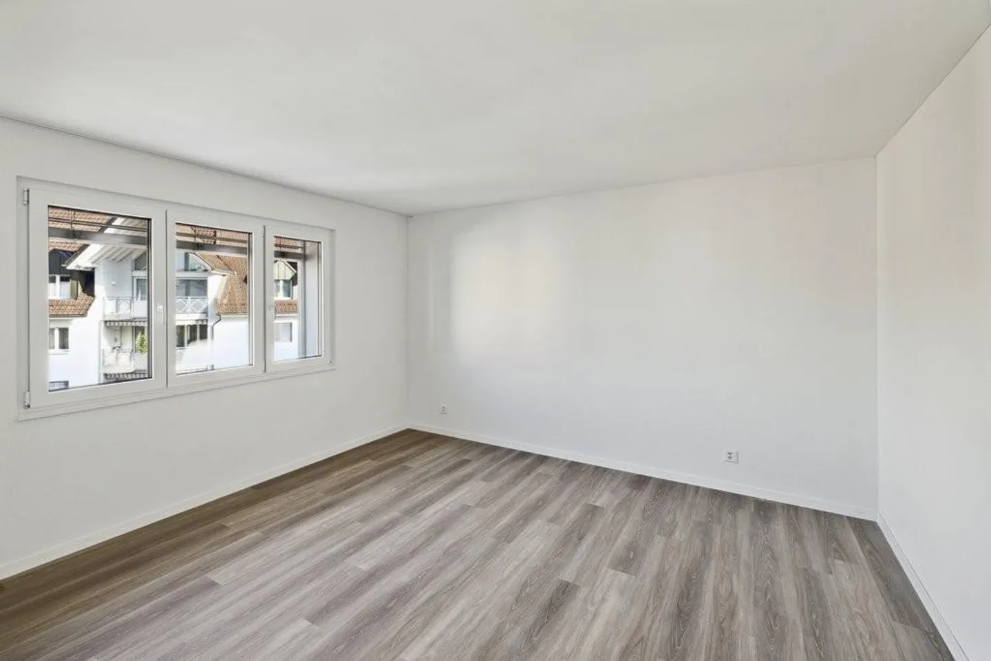 Bright 4.5 Room Apartment in a Quiet Environment - Photo 7 of 9