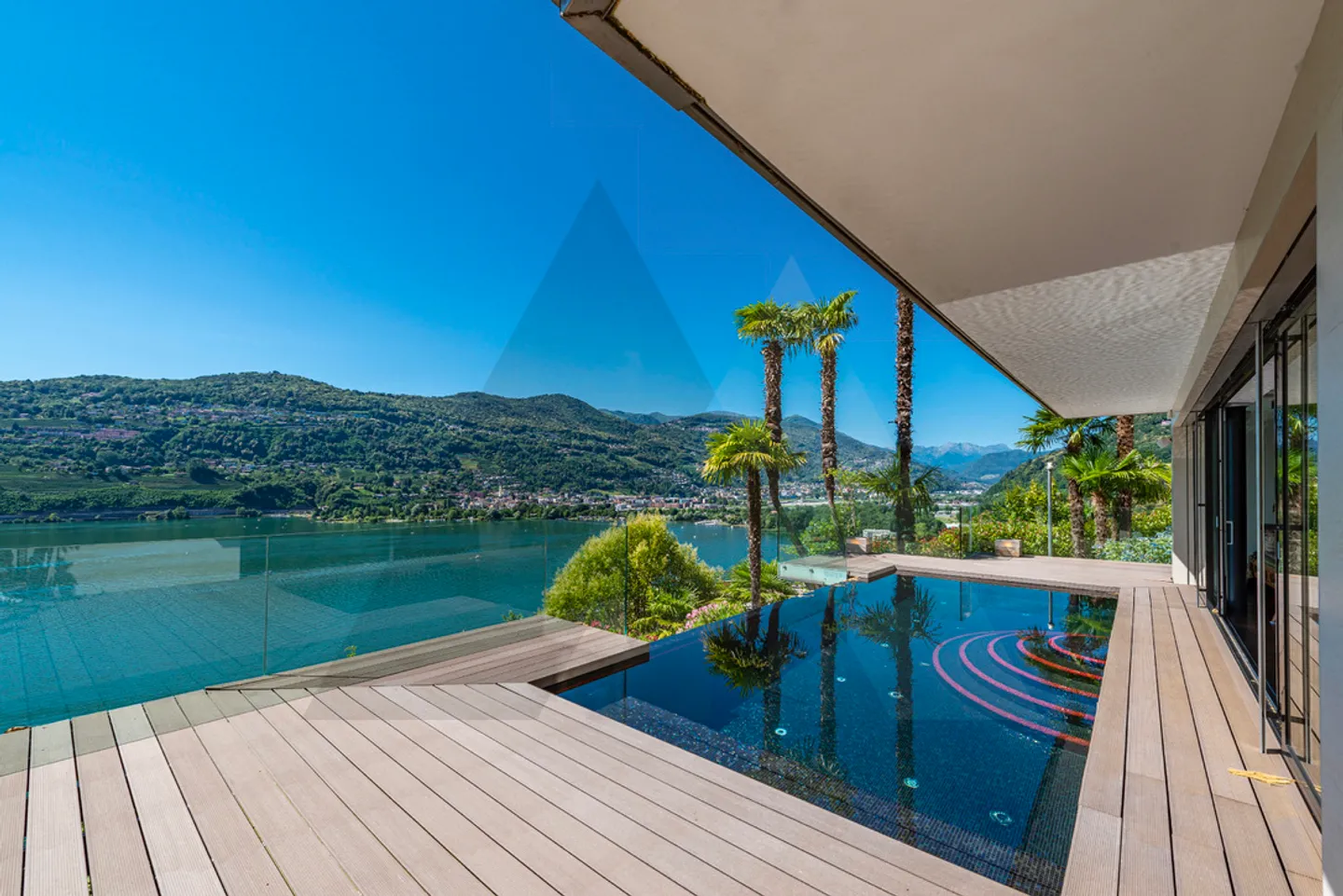 Villa de Luxe avec Vue sur le Lac - Photo 1 sur 15
