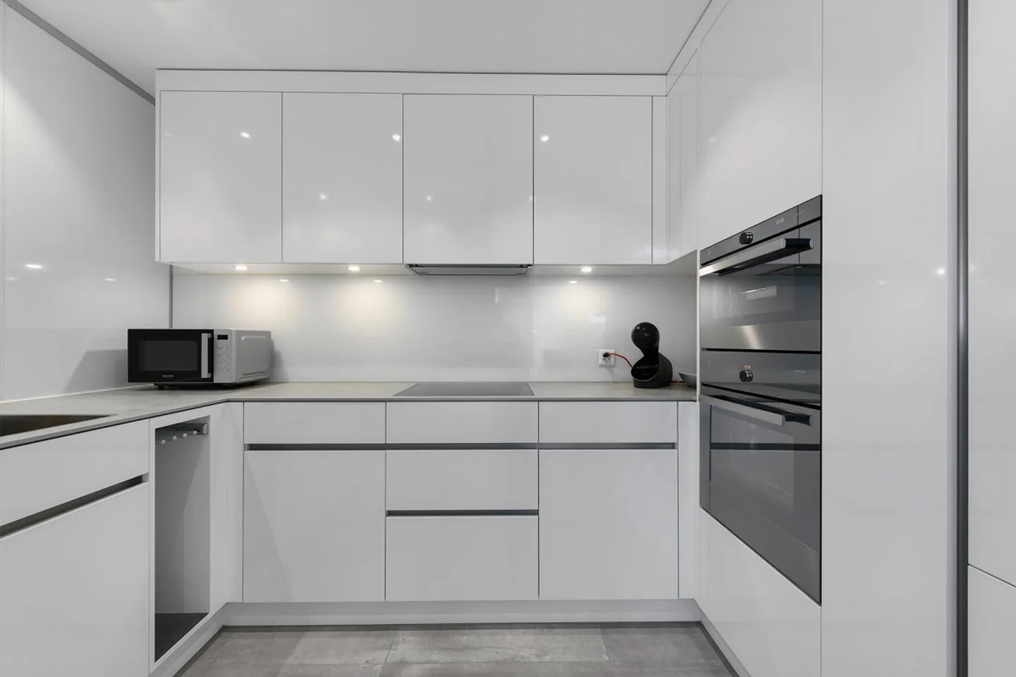 Appartement moderne et lumineux de 3,5 pièces avec une grande terrasse de 92m2 - Photo 4 sur 13