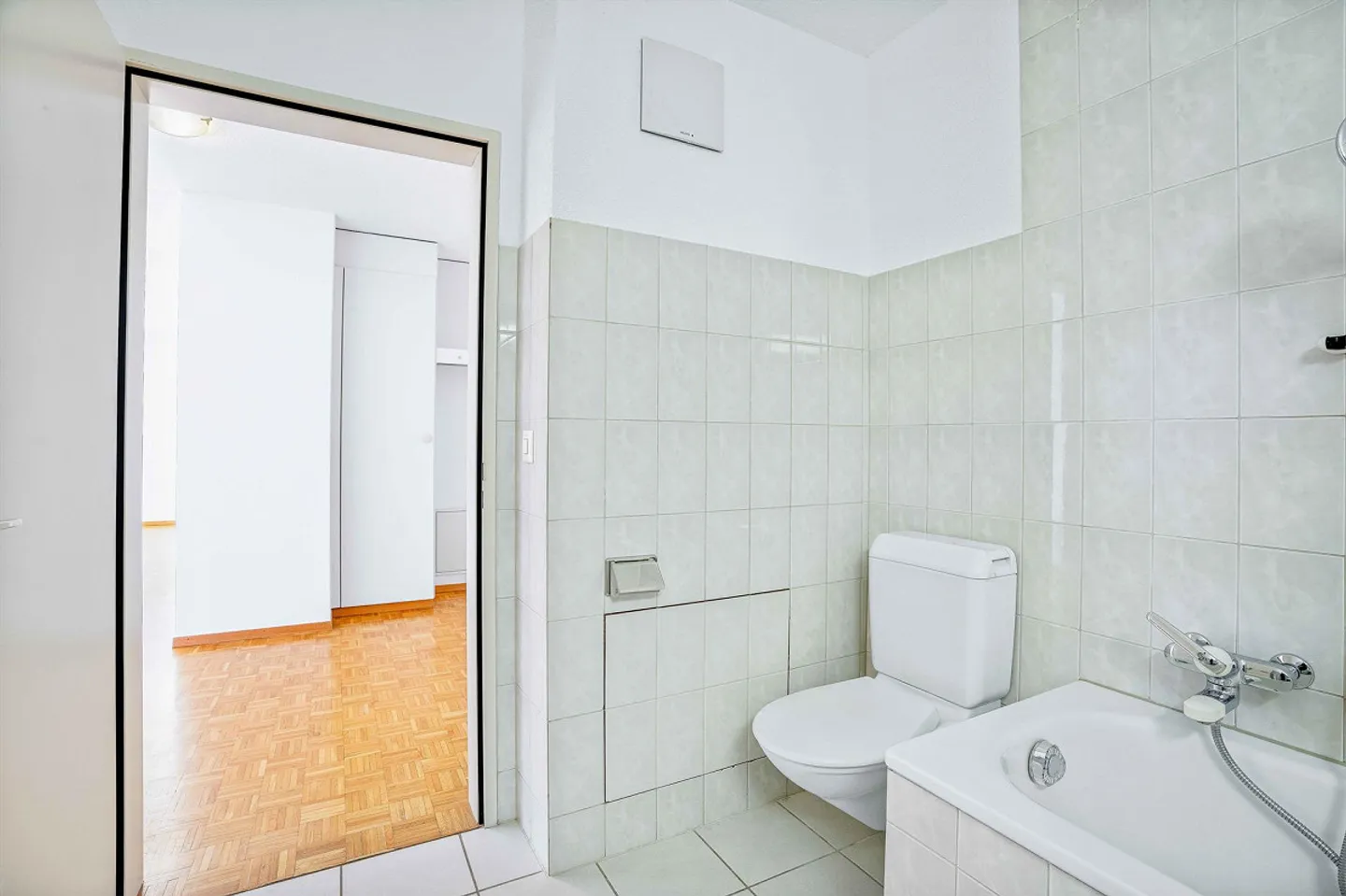 Apartment in a quiet and sunny location - Photo 4 of 8