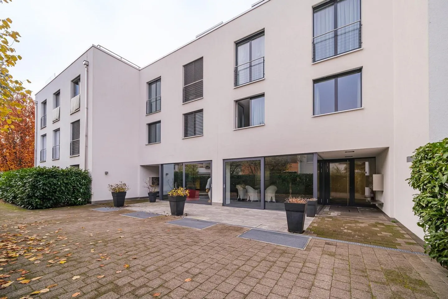 Ampio appartamento di 5 1/2 stanze con giardino privato - Foto 2 di 13