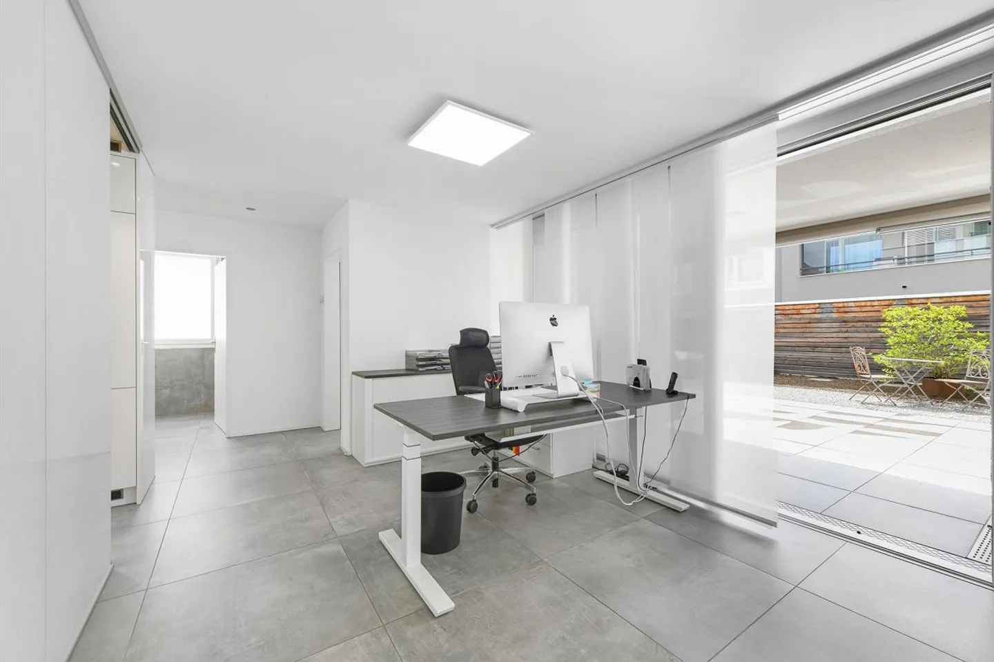 Appartement moderne et lumineux de 3,5 pièces avec une grande terrasse de 92m2 - Photo 5 sur 13