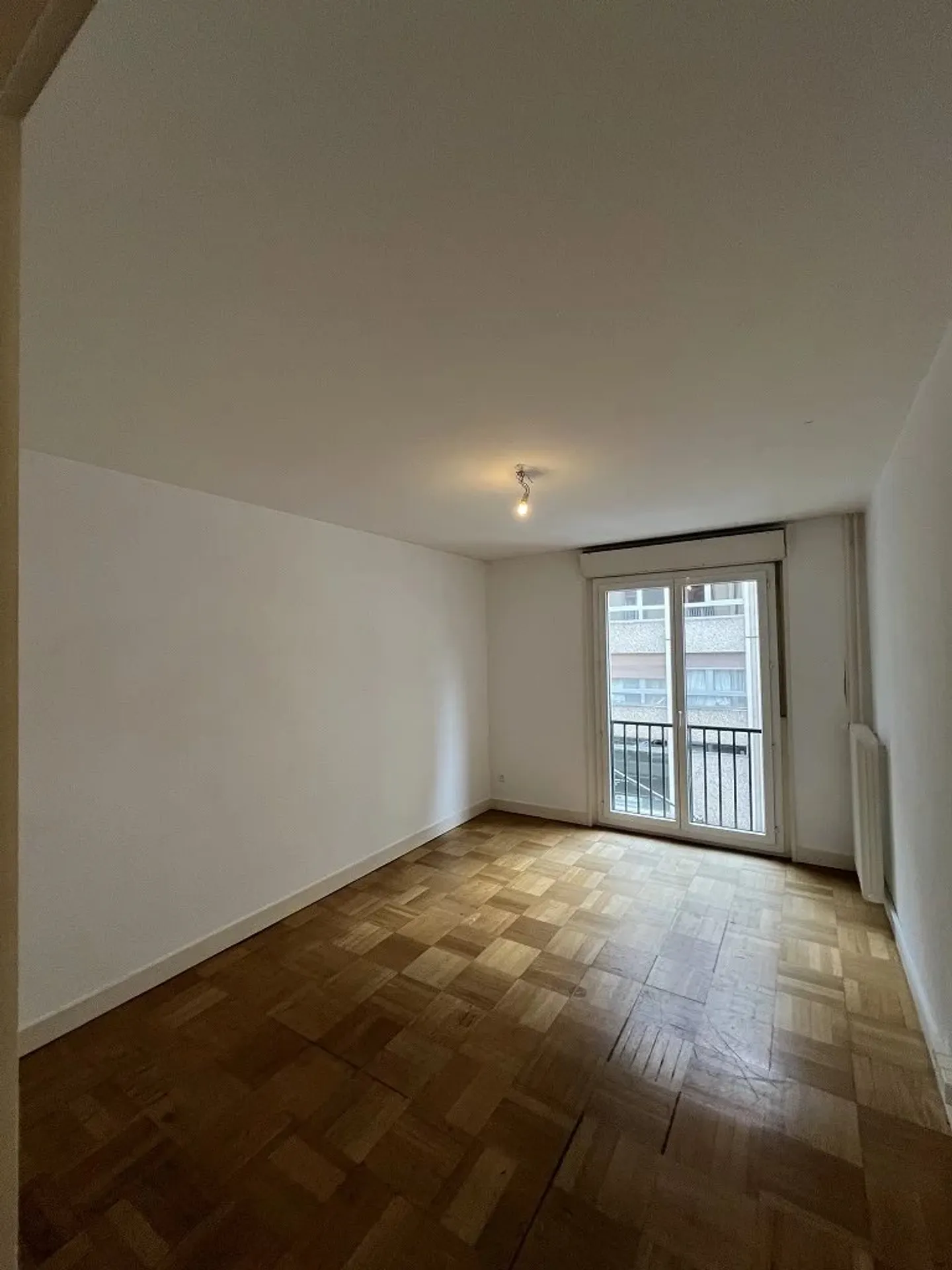 Charming Apartment in Geneva - Photo 2 of 4