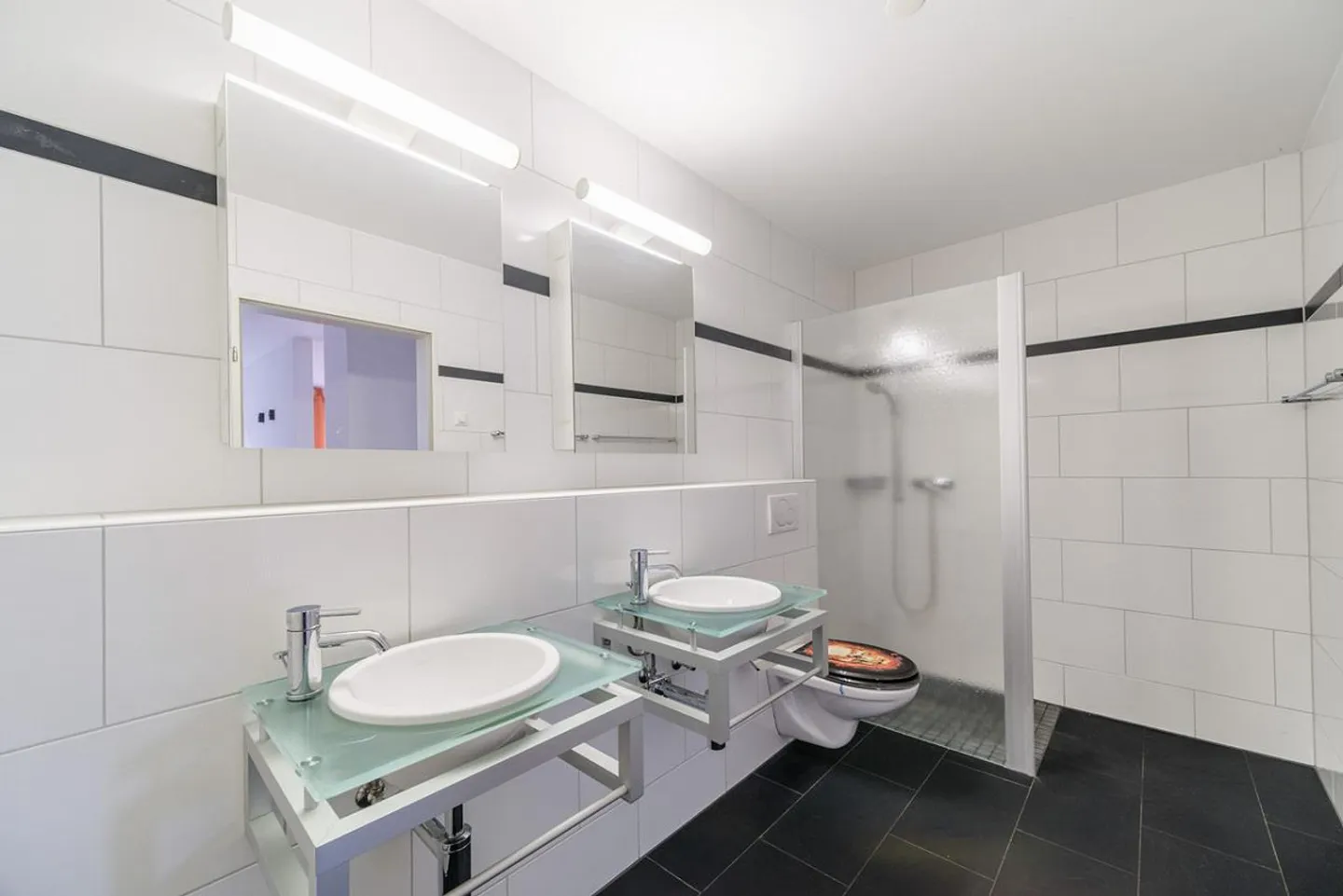 Ampio appartamento di 5 1/2 stanze con giardino privato - Foto 7 di 13