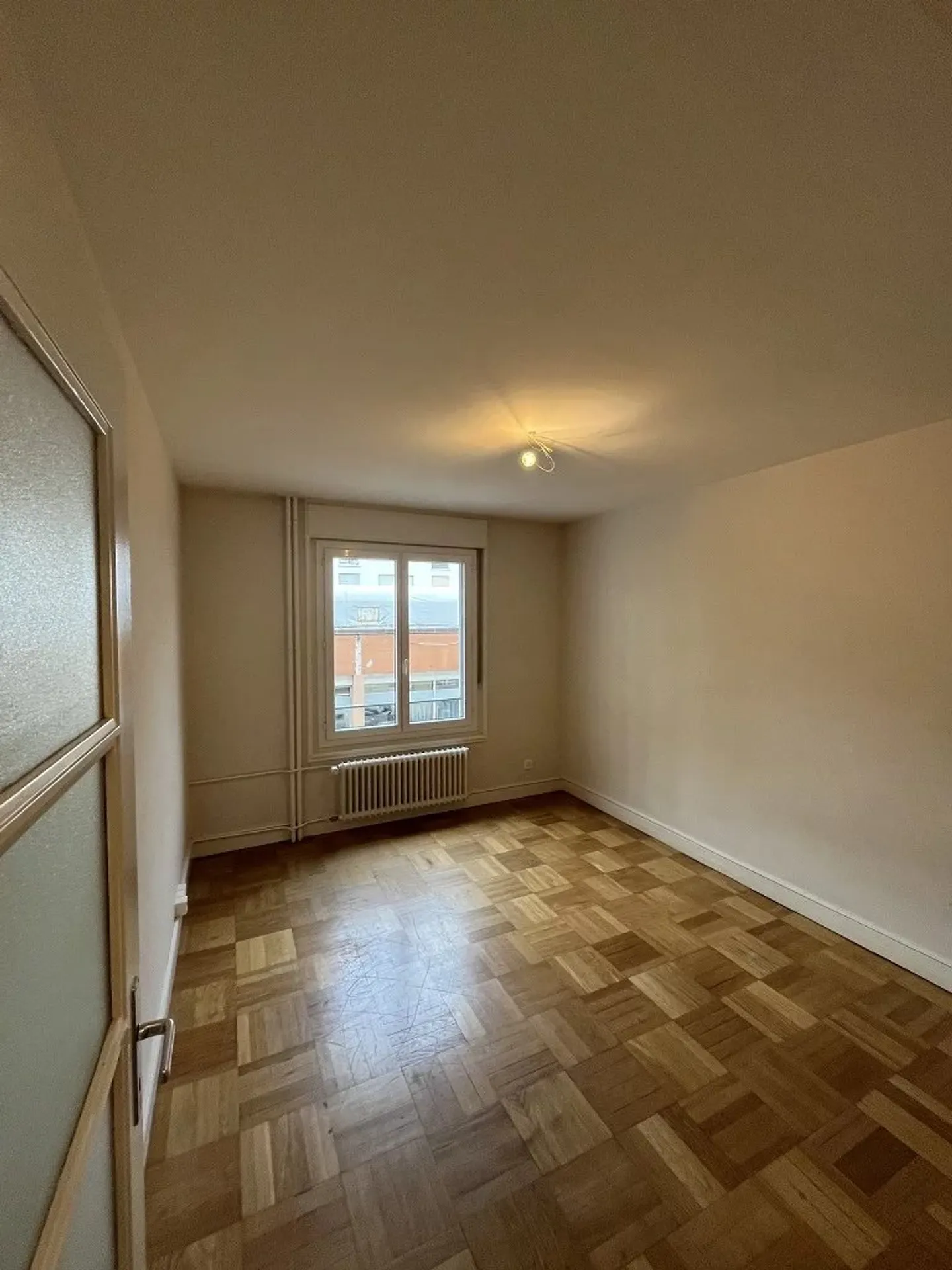 Charming Apartment in Geneva - Photo 4 of 4