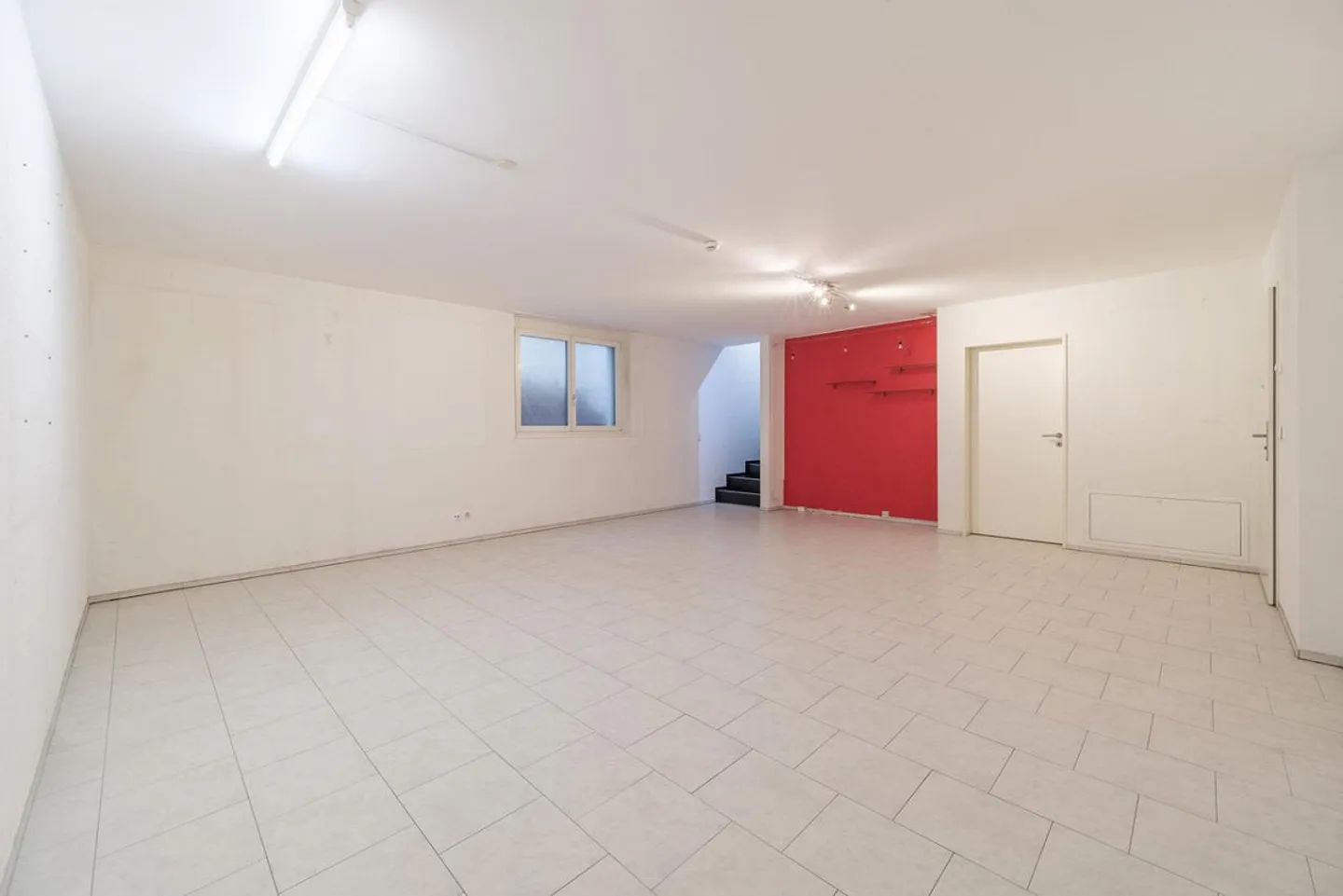 Ampio appartamento di 5 1/2 stanze con giardino privato - Foto 12 di 13