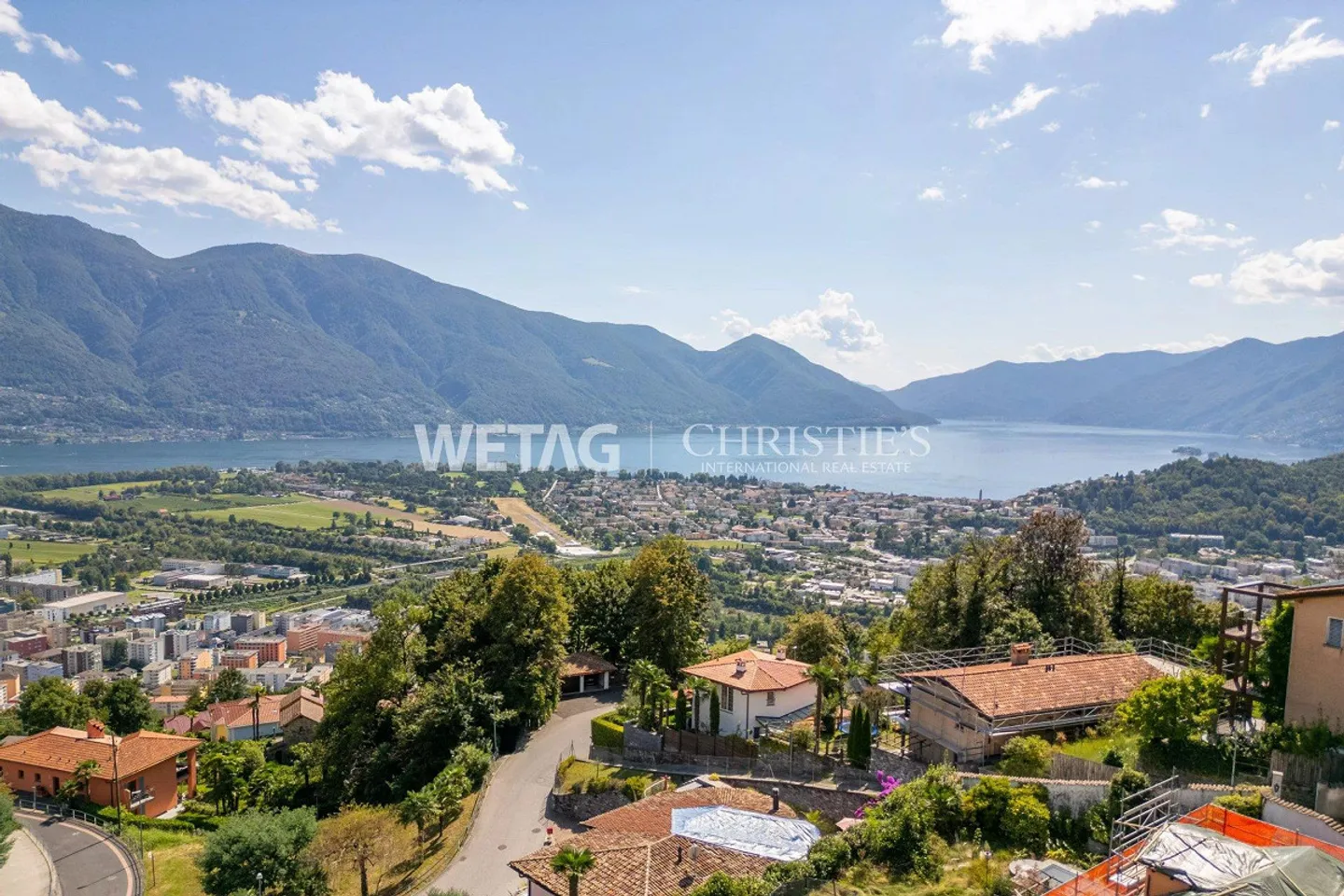 Locarno-Monti: Exklusive Wohnung mit grosszügiger überdachter Terrasse & Panoramablick zu verkaufen - Foto 1 von 13