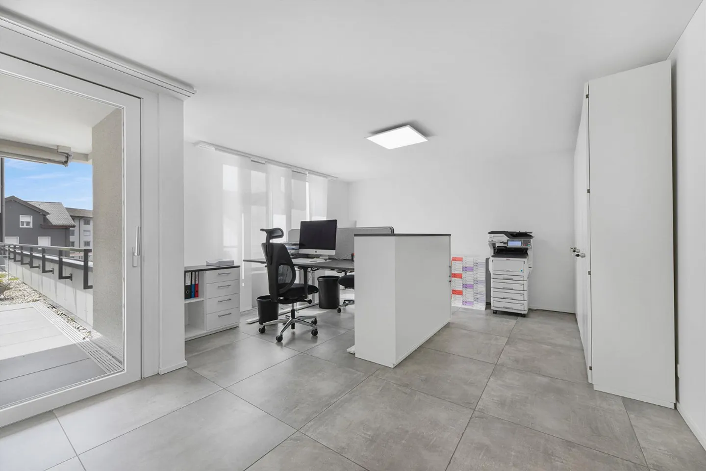 Appartement moderne et lumineux de 3,5 pièces avec une grande terrasse de 92m2 - Photo 7 sur 13