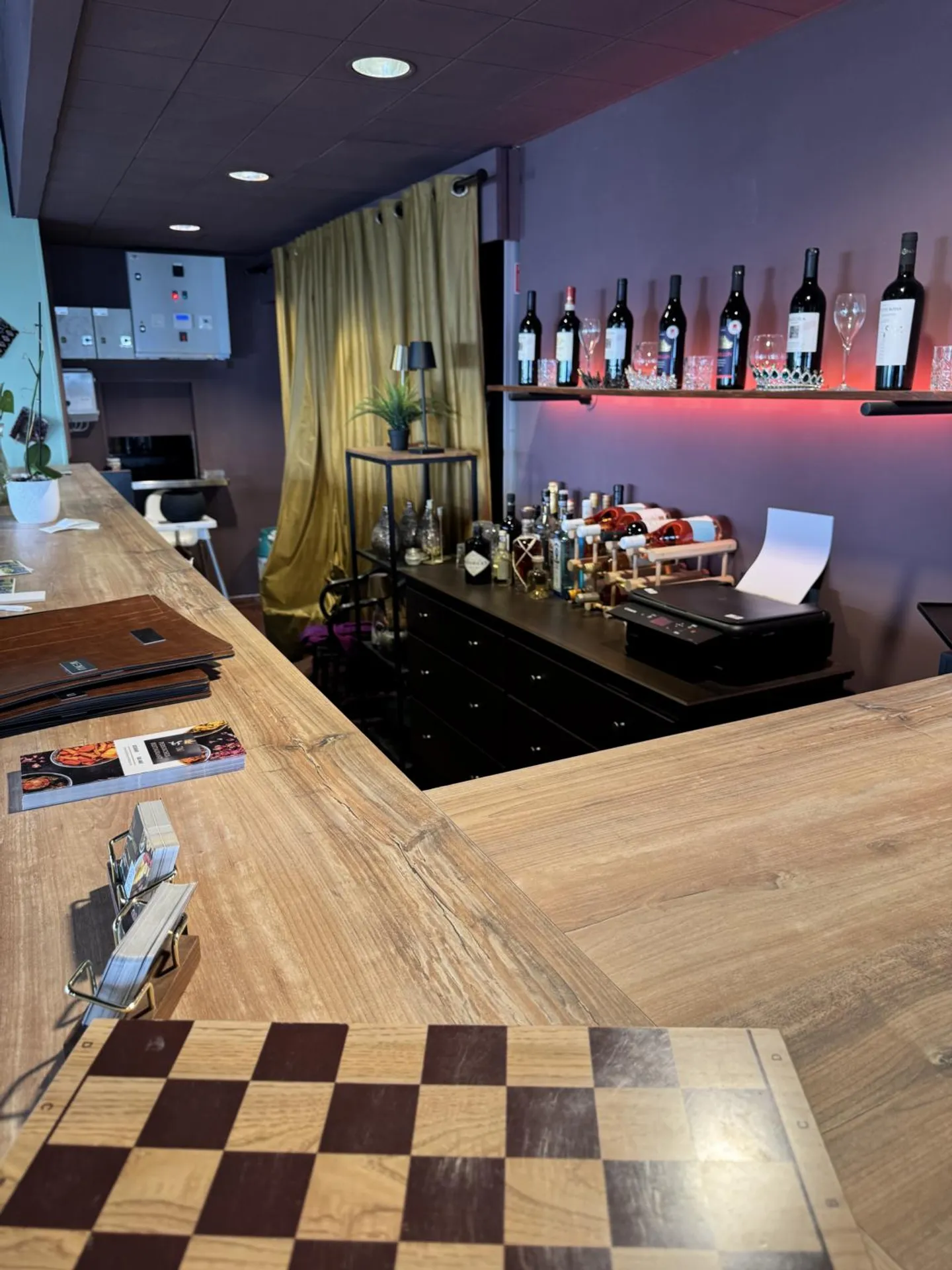 Restaurant with Terrace in Prime Location - Photo 5 of 10