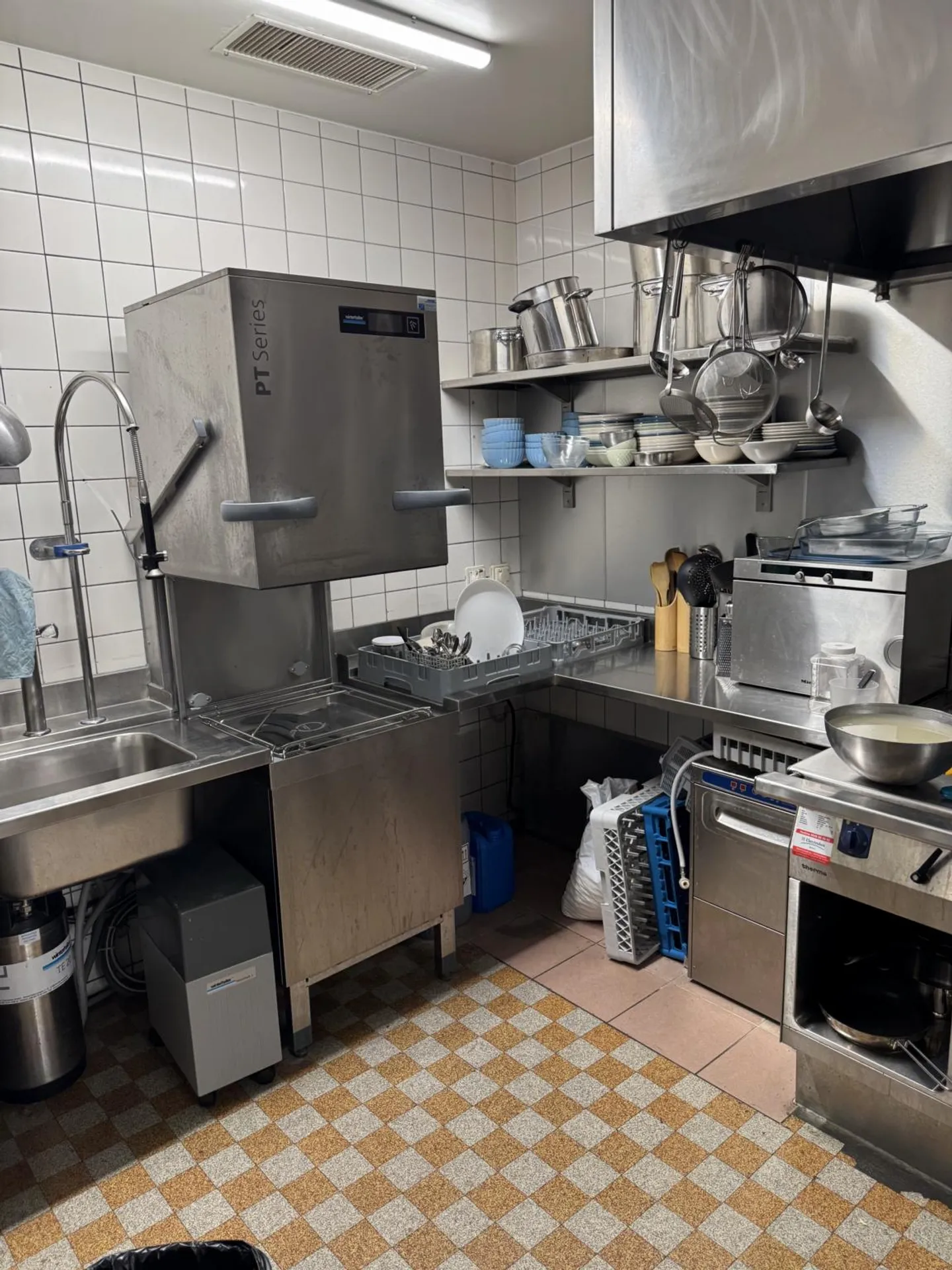 Restaurant with Terrace in Prime Location - Photo 6 of 10