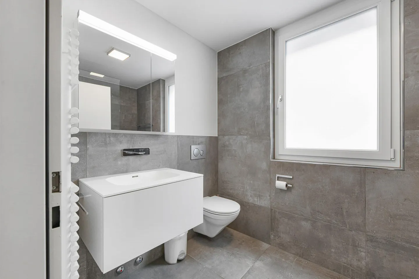 Appartement moderne et lumineux de 3,5 pièces avec une grande terrasse de 92m2 - Photo 9 sur 13