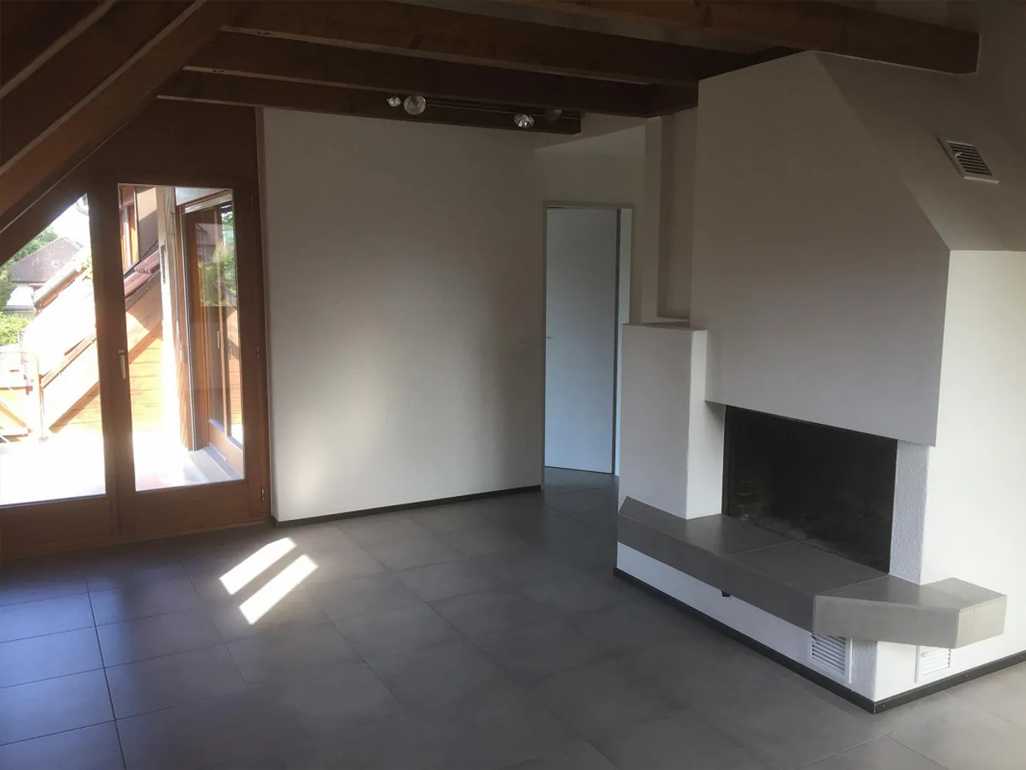 Ottimo appartamento duplex con balcone, nel cuore di Lengnau - Foto 2 di 8