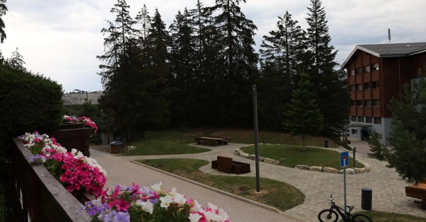 Appartement Charmant avec Terrasse - Photo 5 sur 13