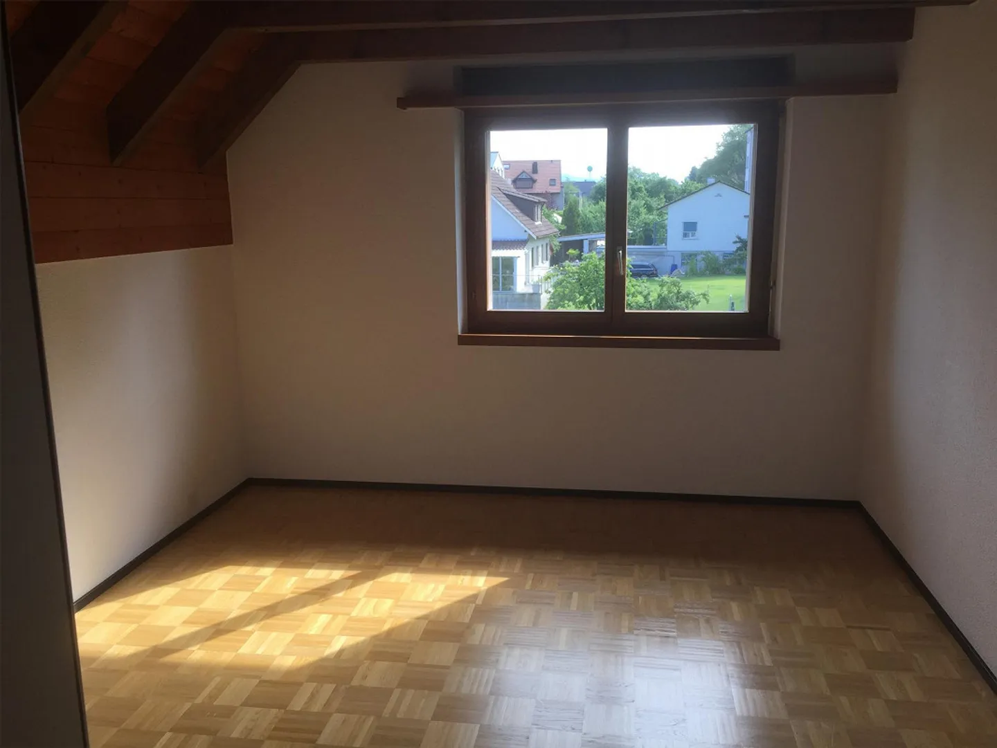 Ottimo appartamento duplex con balcone, nel cuore di Lengnau - Foto 6 di 8