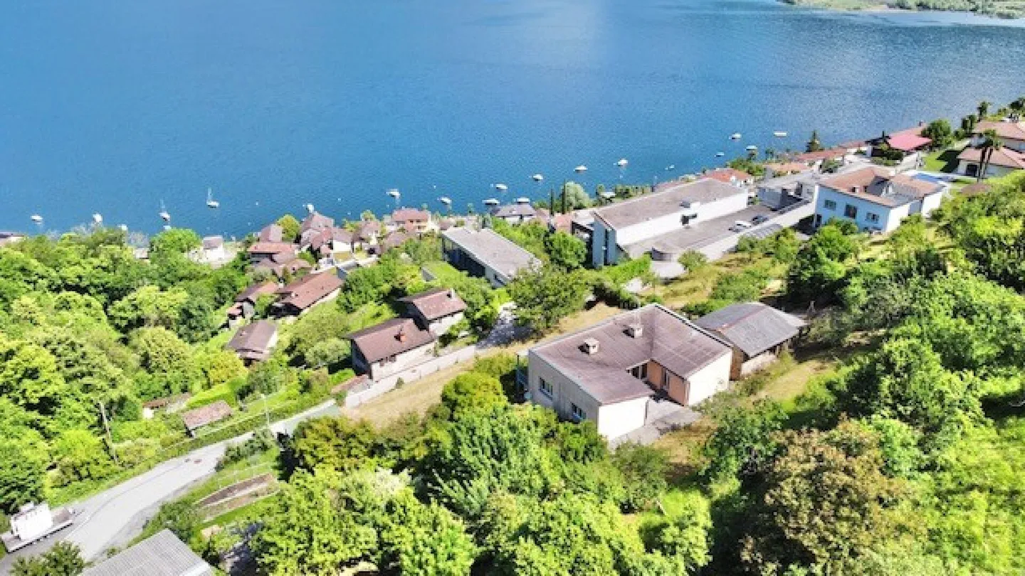 IN VENDITA A VIRA GAMBAROGNO - CASA UNIFAMILIARE CON VISTA LIBERA SUL LAGO MAGGIORE - Foto 1 di 34