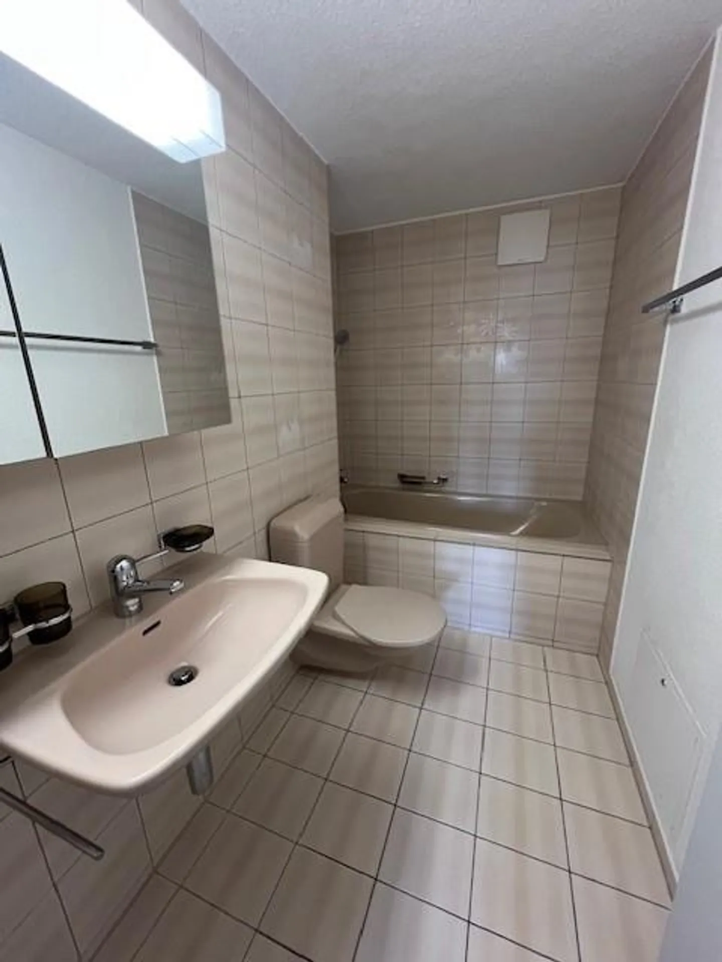 Ottimo appartamento duplex con balcone, nel cuore di Lengnau - Foto 5 di 8