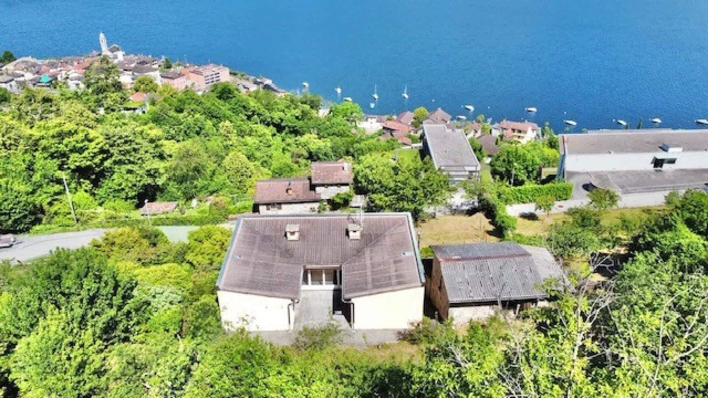 IN VENDITA A VIRA GAMBAROGNO - CASA UNIFAMILIARE CON VISTA LIBERA SUL LAGO MAGGIORE - Foto 3 di 34