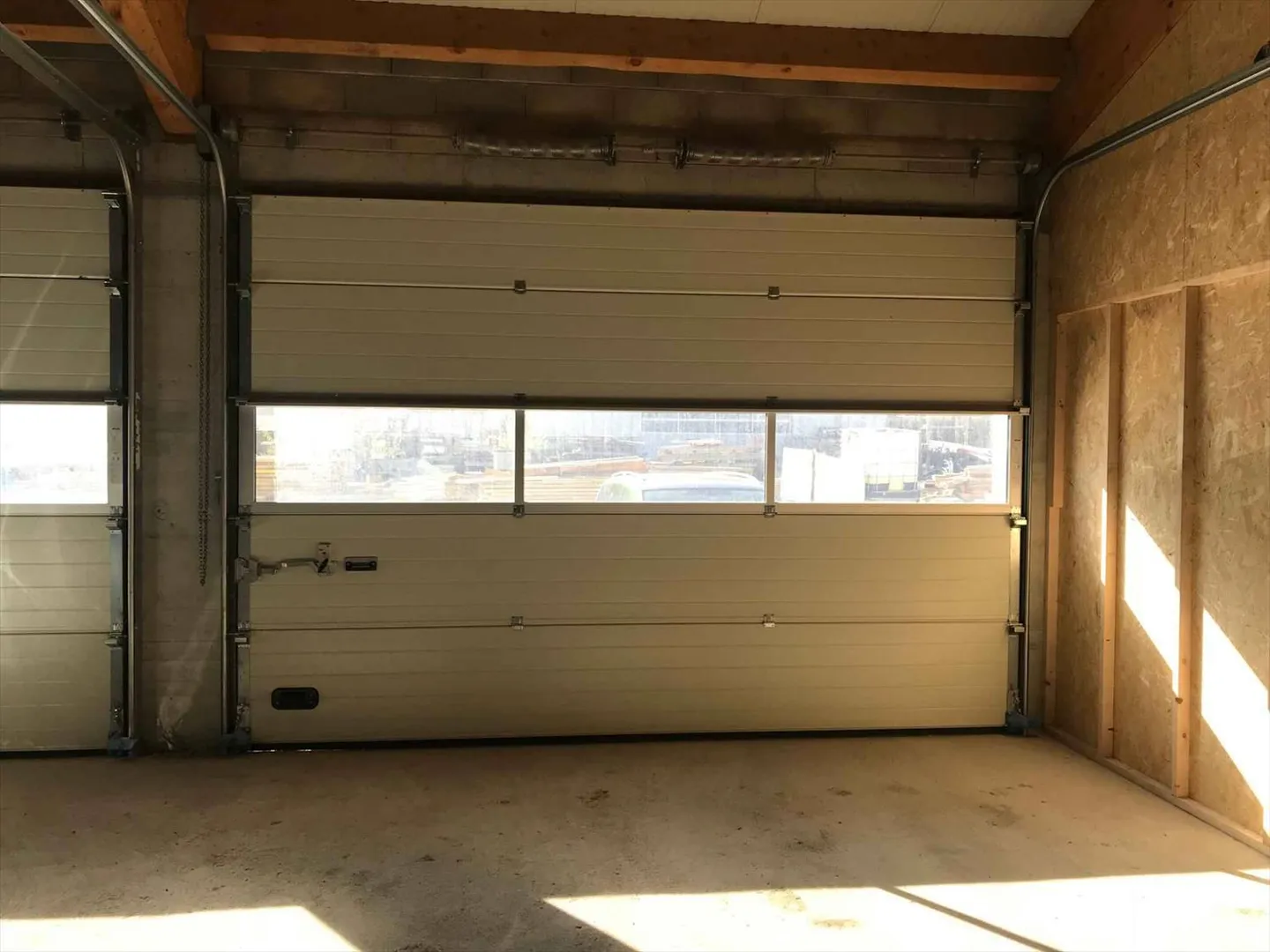 Commercial for rent - Photo 1 of 2