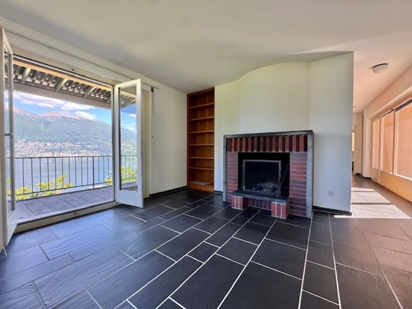 IN VENDITA A VIRA GAMBAROGNO - CASA UNIFAMILIARE CON VISTA LIBERA SUL LAGO MAGGIORE - Foto 14 di 34