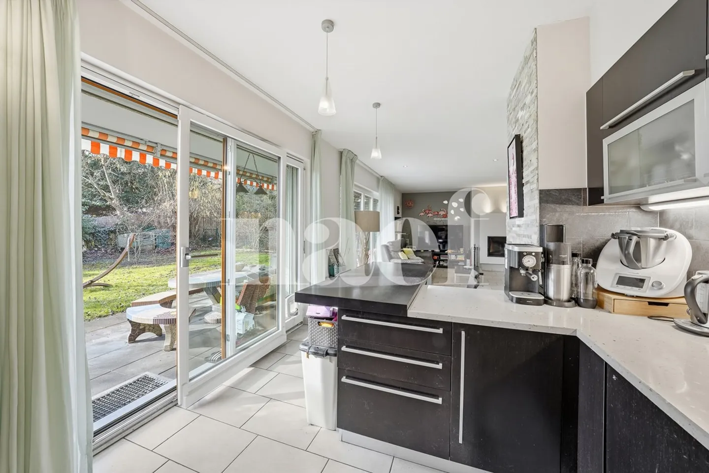 Duplex spacieux avec jardin privé - Photo 6 sur 13