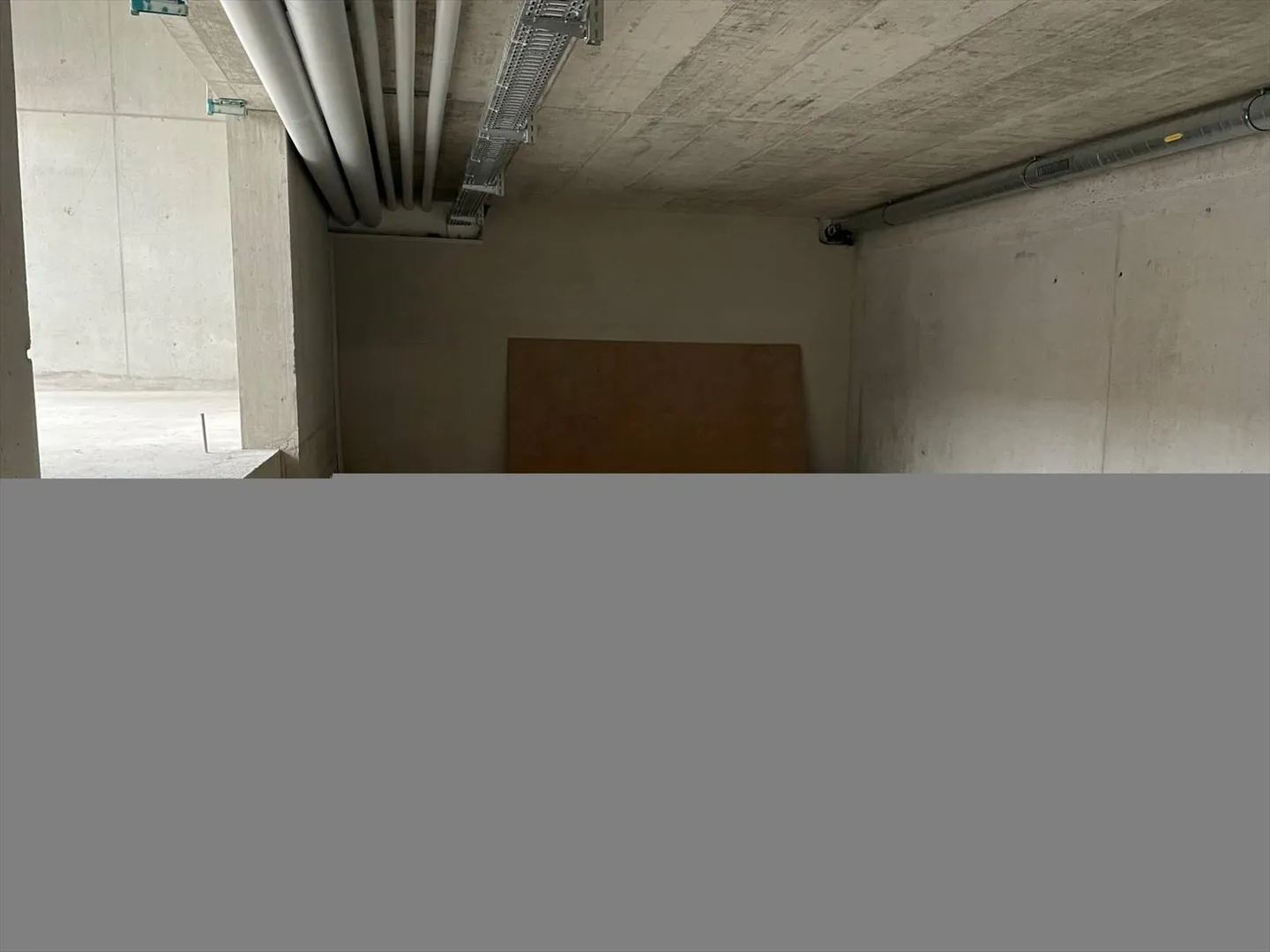 Spacious contemporary arcade of 132 m², suitable for multiple activities - Photo 4 of 6