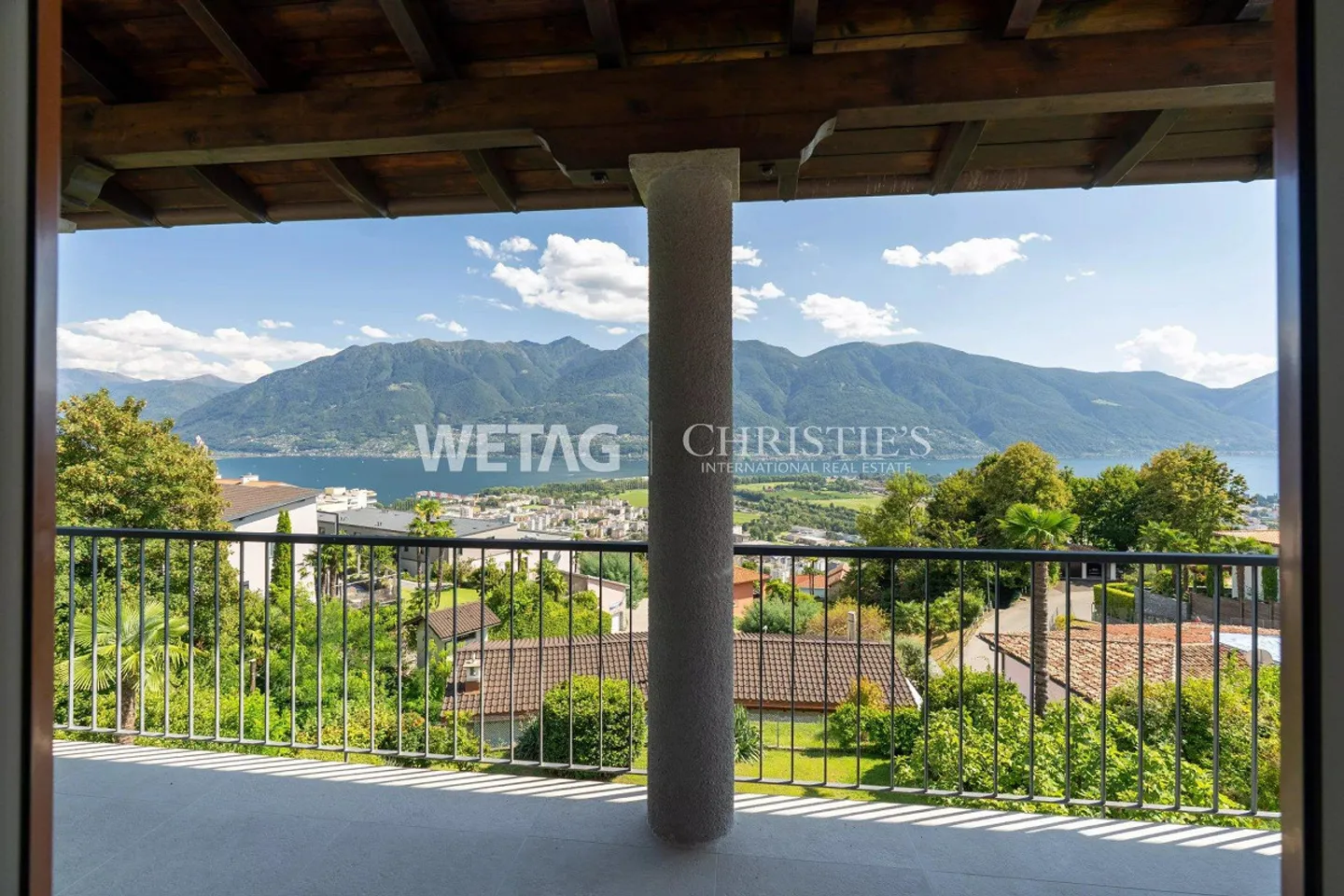Locarno-Monti: Exklusive Wohnung mit grosszügiger überdachter Terrasse & Panoramablick zu verkaufen - Foto 2 von 13