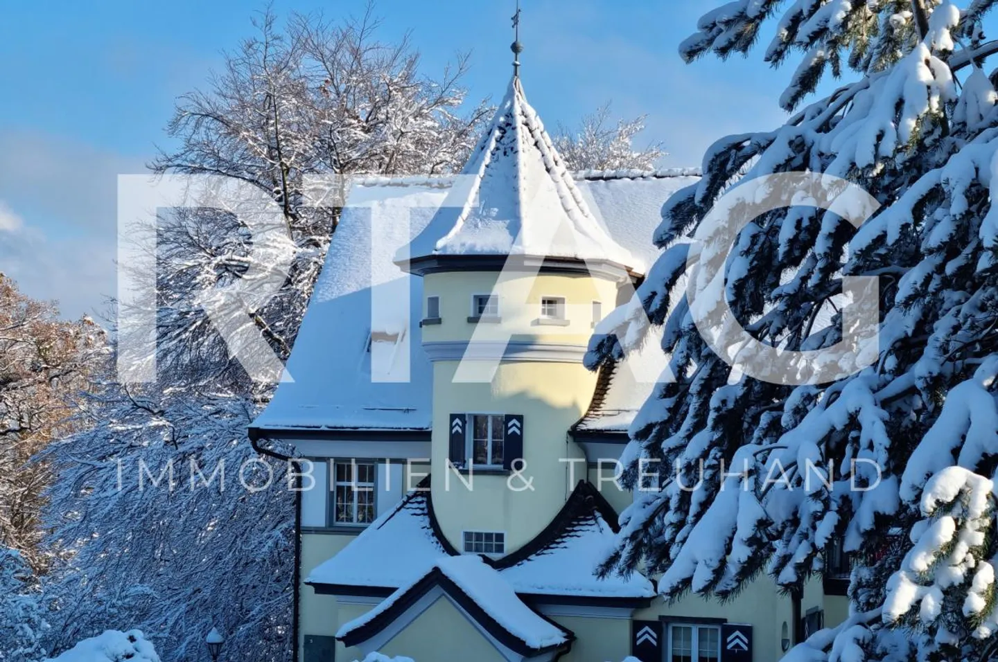 Villa de maître avec un terrain de 2 008 m2 semblable à un parc - Photo 1 sur 13
