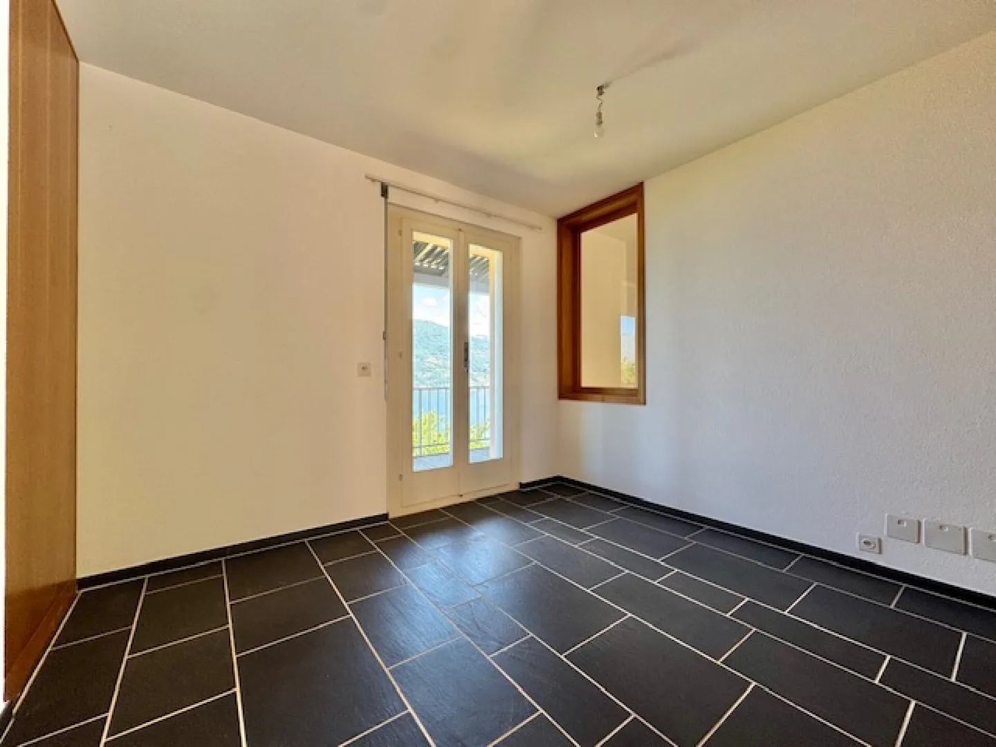 IN VENDITA A VIRA GAMBAROGNO - CASA UNIFAMILIARE CON VISTA LIBERA SUL LAGO MAGGIORE - Foto 22 di 34