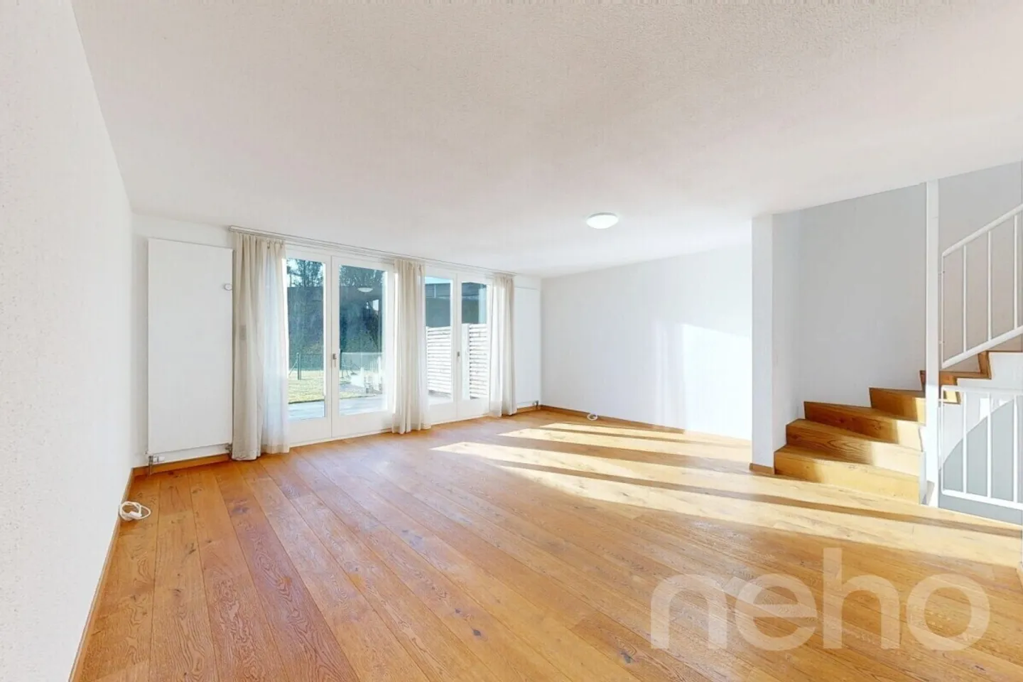 Maison mitoyenne attrayante de 5,5 pièces avec vue sur la verdure - Photo 2 sur 11