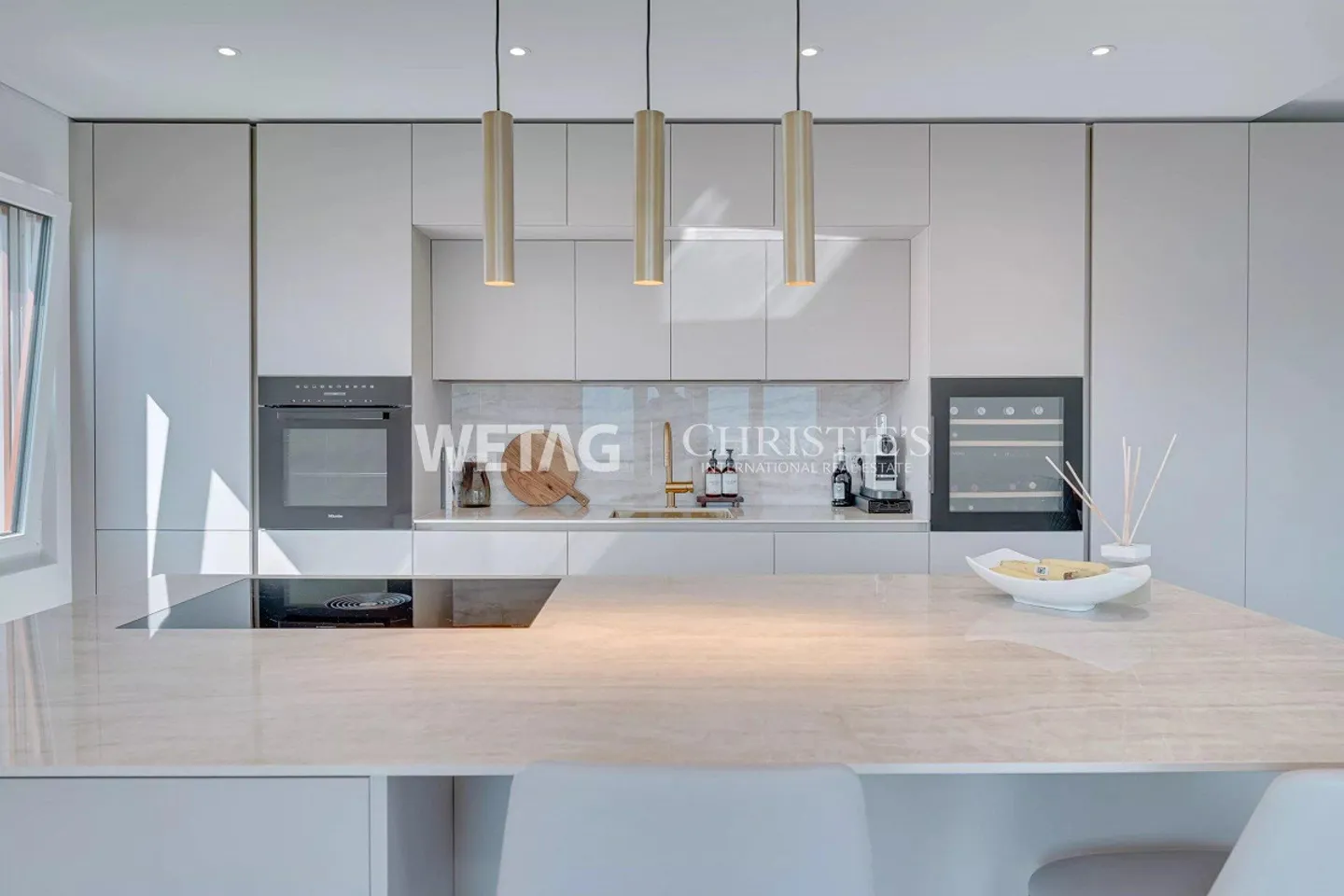 Locarno-Monti: Exklusive Wohnung mit grosszügiger überdachter Terrasse & Panoramablick zu verkaufen - Foto 4 von 13