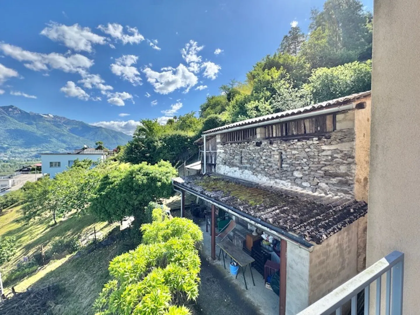 IN VENDITA A VIRA GAMBAROGNO - CASA UNIFAMILIARE CON VISTA LIBERA SUL LAGO MAGGIORE - Foto 26 di 34