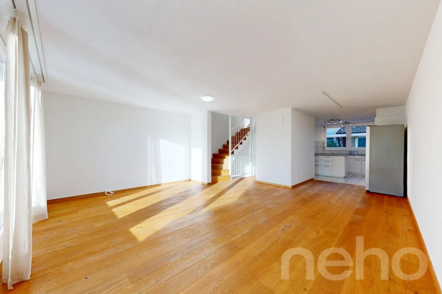 Maison mitoyenne attrayante de 5,5 pièces avec vue sur la verdure - Photo 3 sur 11