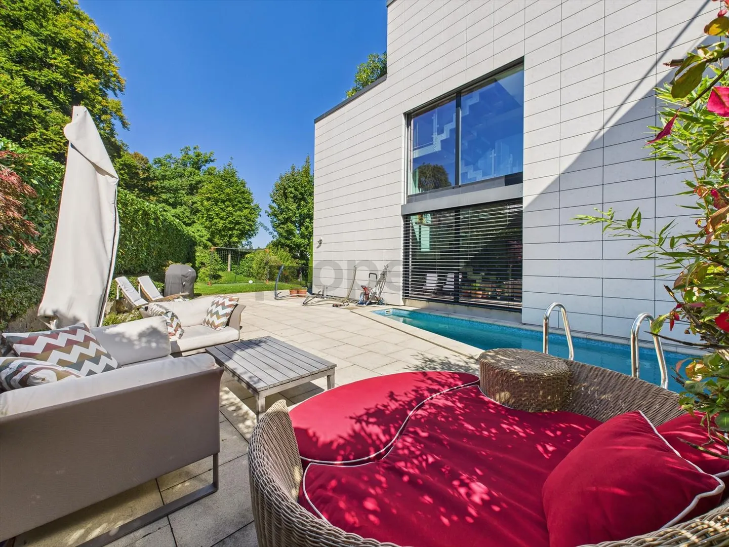 Bellissima casa angolare a Rüschlikon - Foto 1 di 13