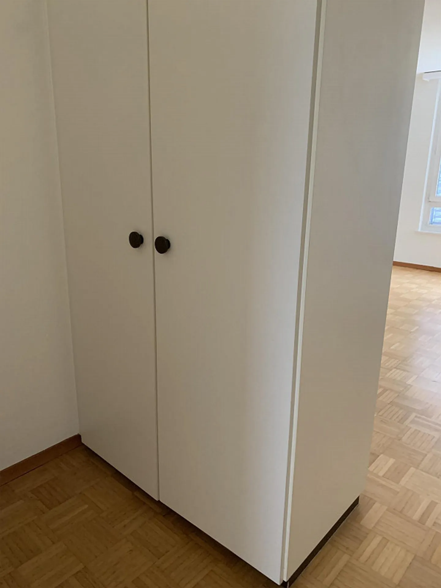 Appartement 3,5 pièces avec coin salon dans un endroit calme avec une belle vue sur la verdure - Photo 4 sur 10