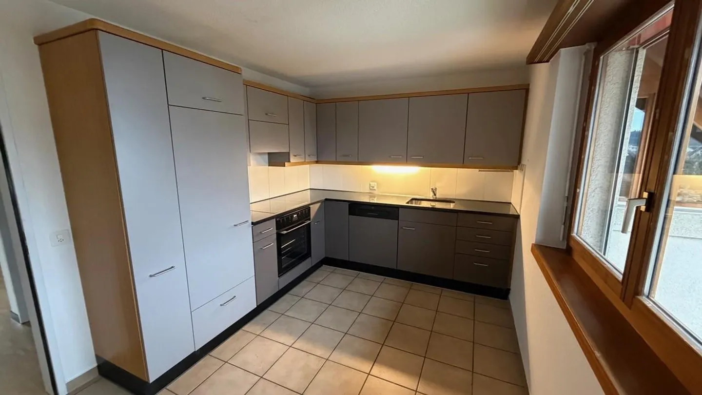 Ottimo appartamento duplex con balcone, nel cuore di Lengnau - Foto 4 di 8