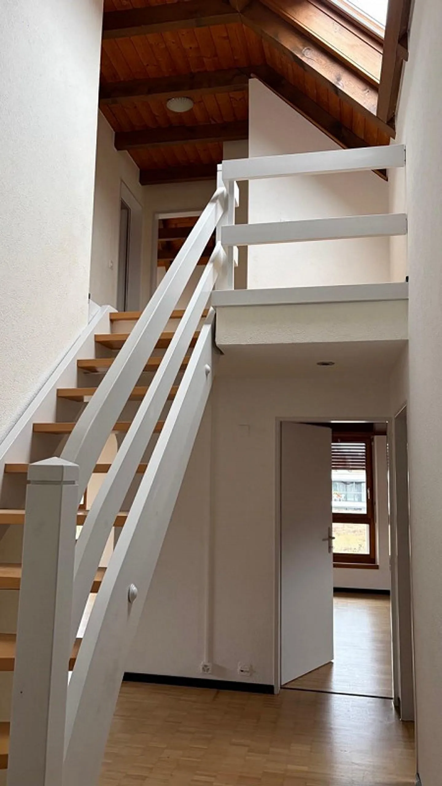 Ottimo appartamento duplex con balcone, nel cuore di Lengnau - Foto 5 di 8