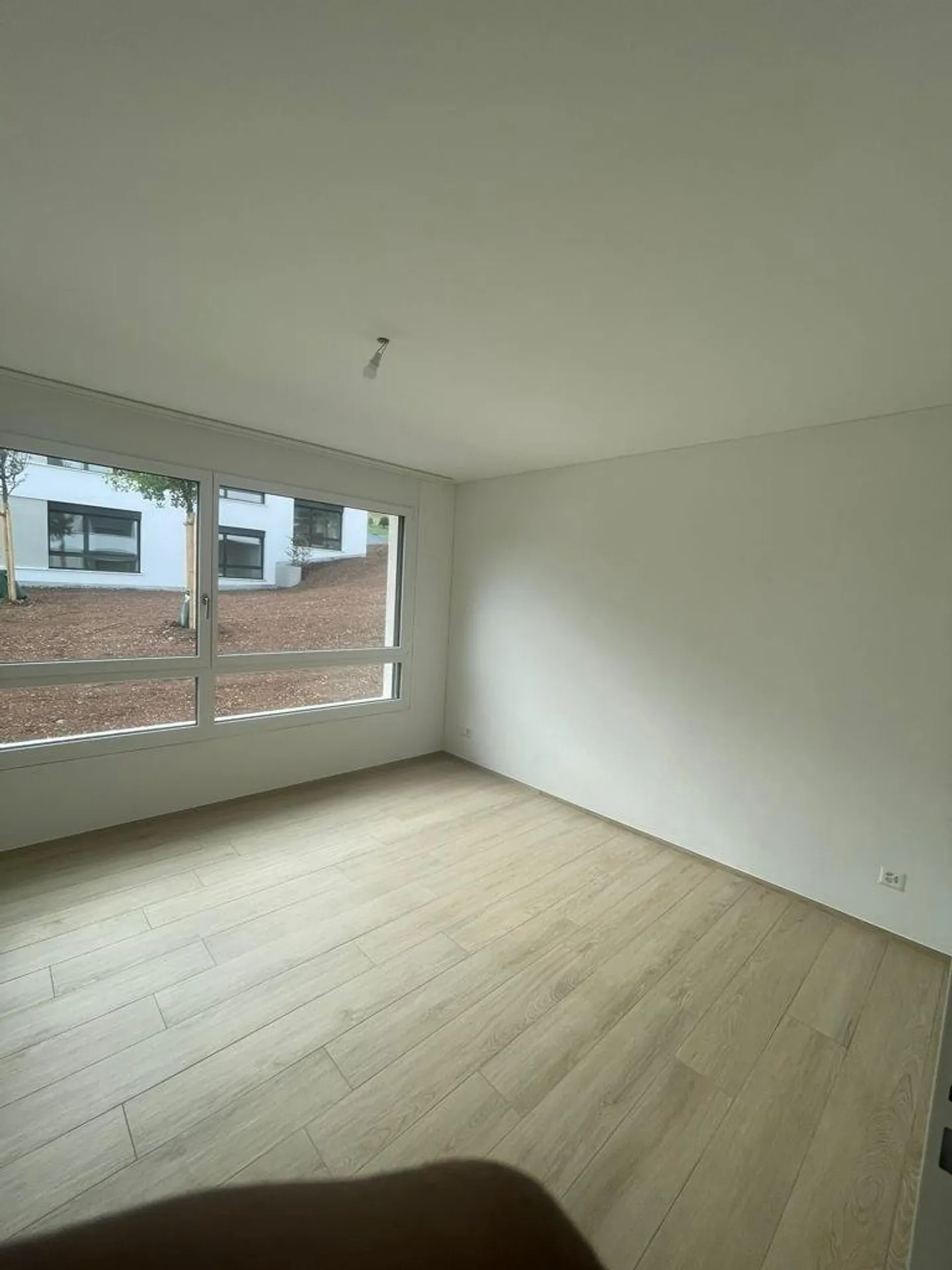 Appartement moderne de 3,5 pièces avec loggia spacieuse - Photo 3 sur 7