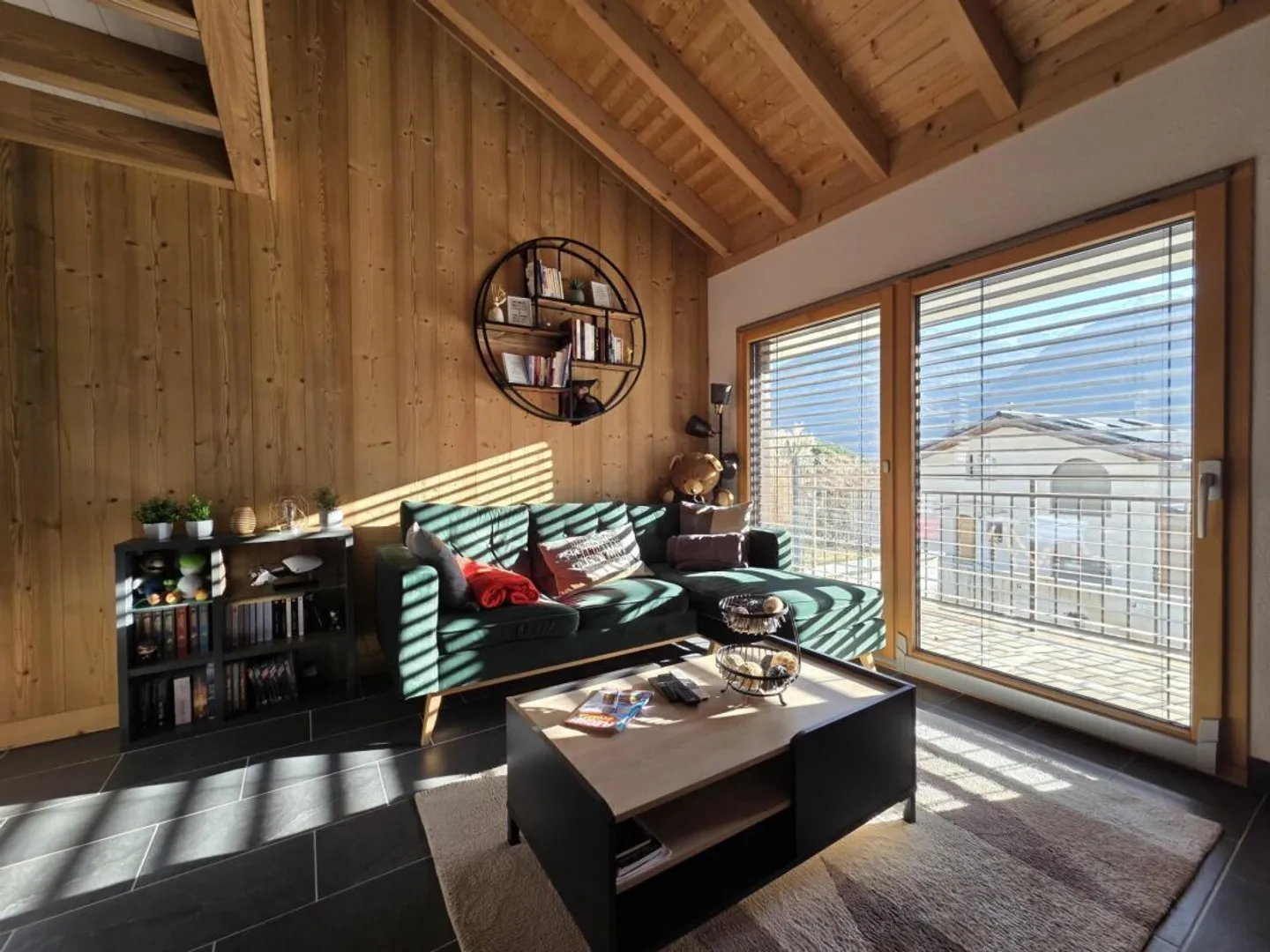 Standing - New Triplex with Terrace and Parking Spaces - Minergie Label - Photo 5 of 10