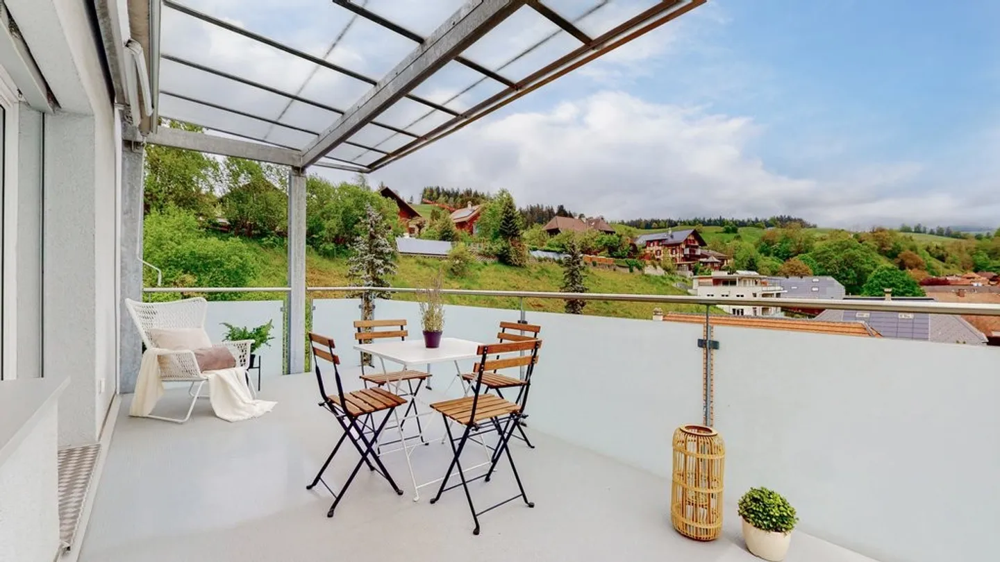 Spacious Apartment with Balcony - Photo 5 of 9