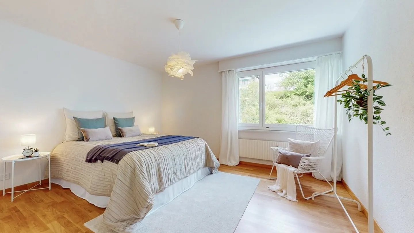 Spacious Apartment with Balcony - Photo 2 of 9