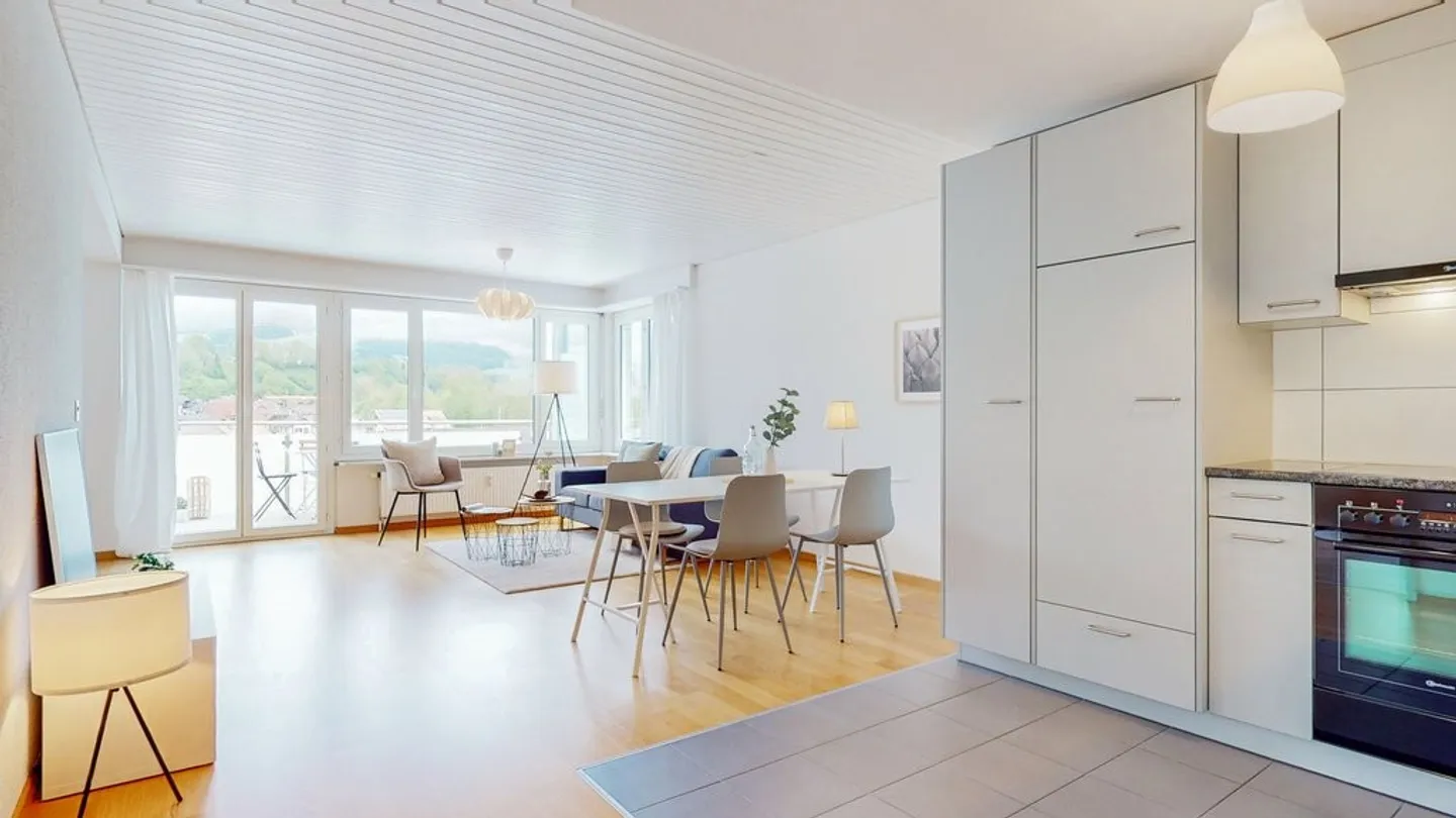 Spacious Apartment with Balcony - Photo 7 of 9