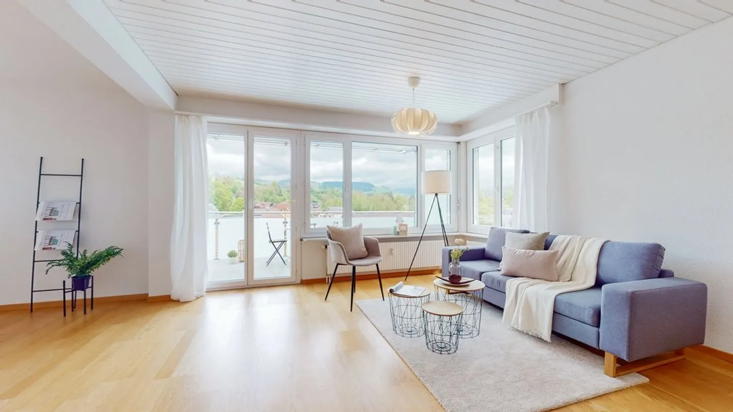 Spacious Apartment with Balcony - Photo 8 of 9