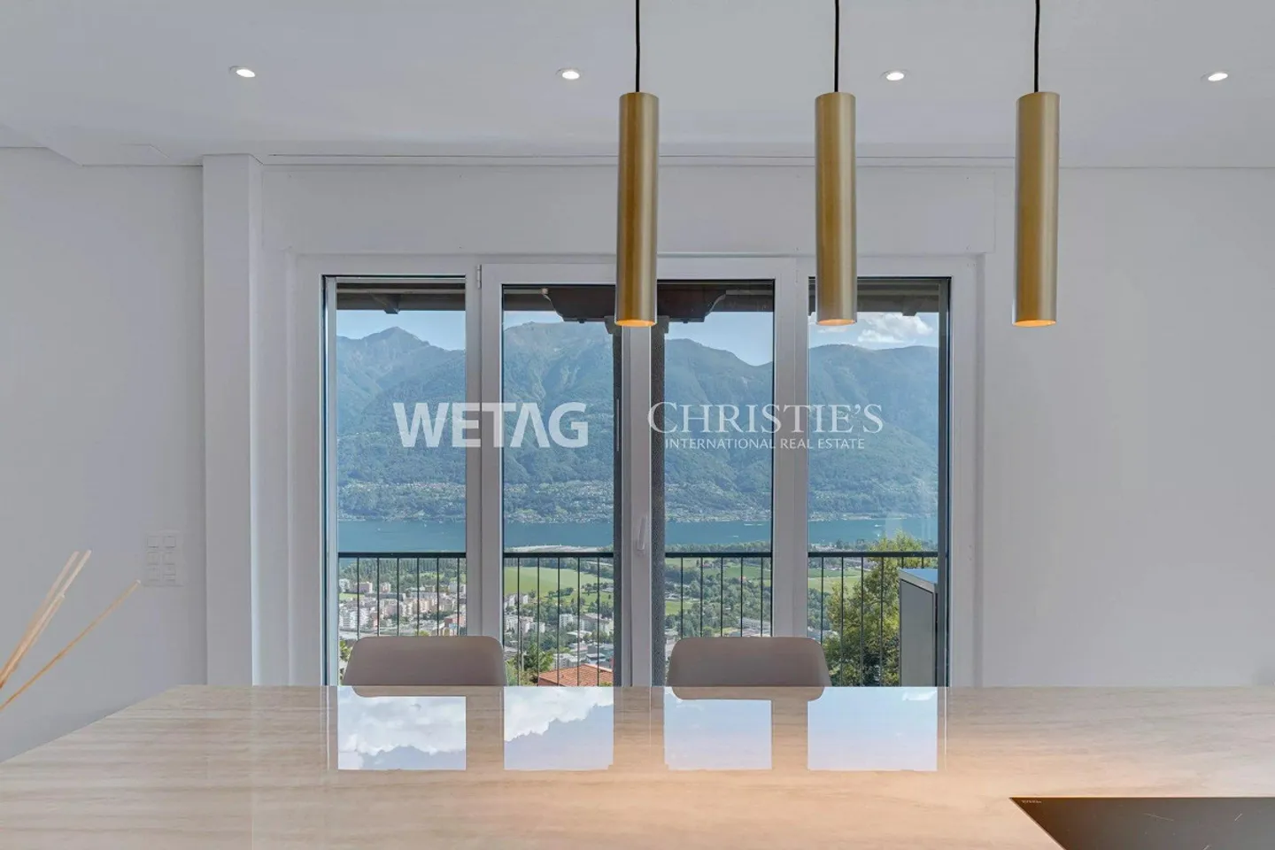 Locarno-Monti: Exklusive Wohnung mit grosszügiger überdachter Terrasse & Panoramablick zu verkaufen - Foto 11 von 13