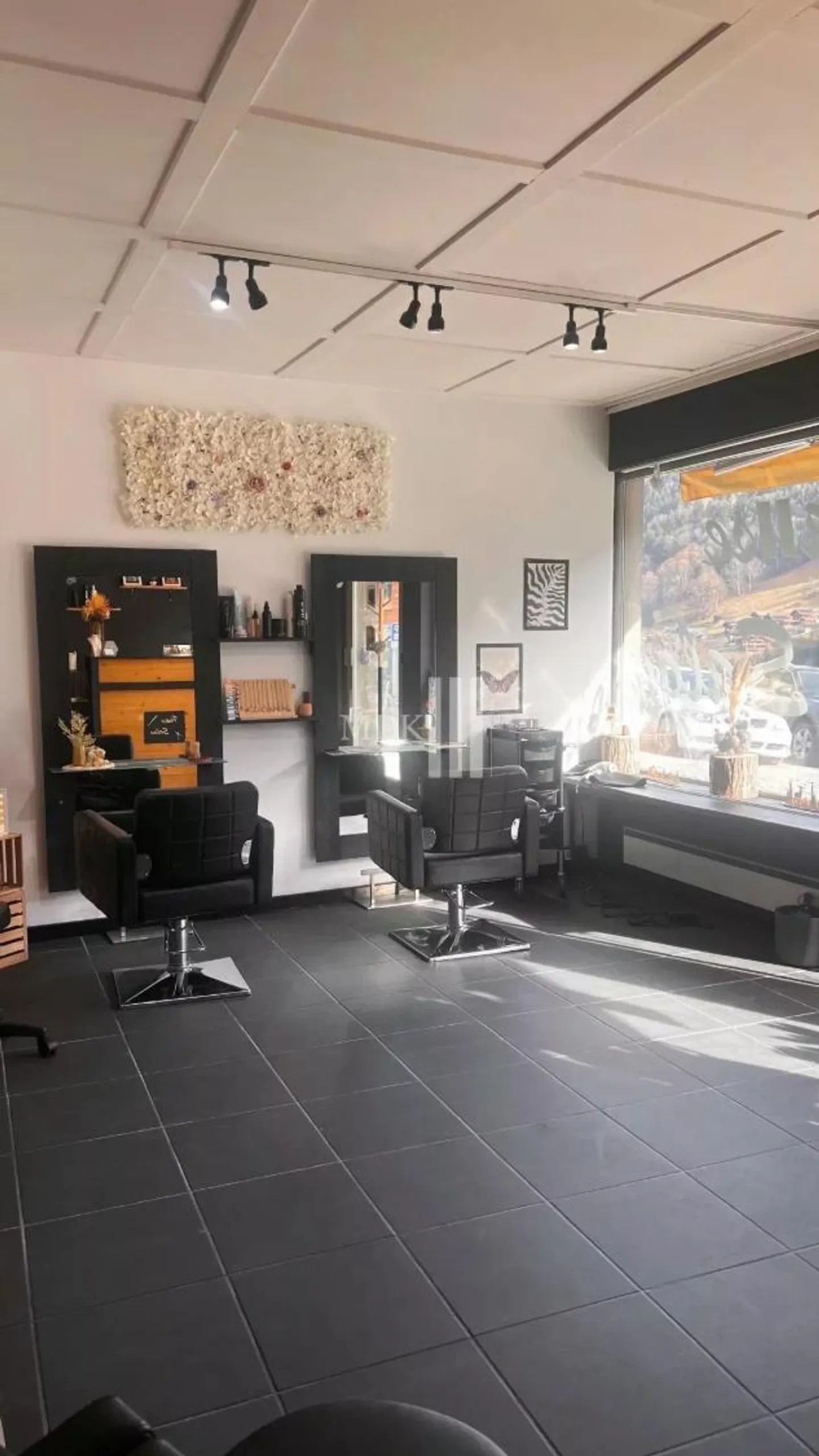 Charmant Salon de Coiffure - Photo 2 sur 5