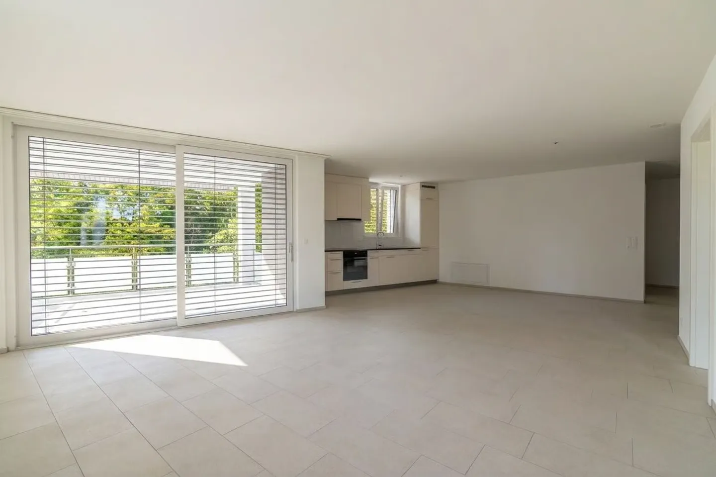 Appartement lumineux de 2,5 pièces avec grand espace de vie à Fahrweid - Photo 4 sur 13