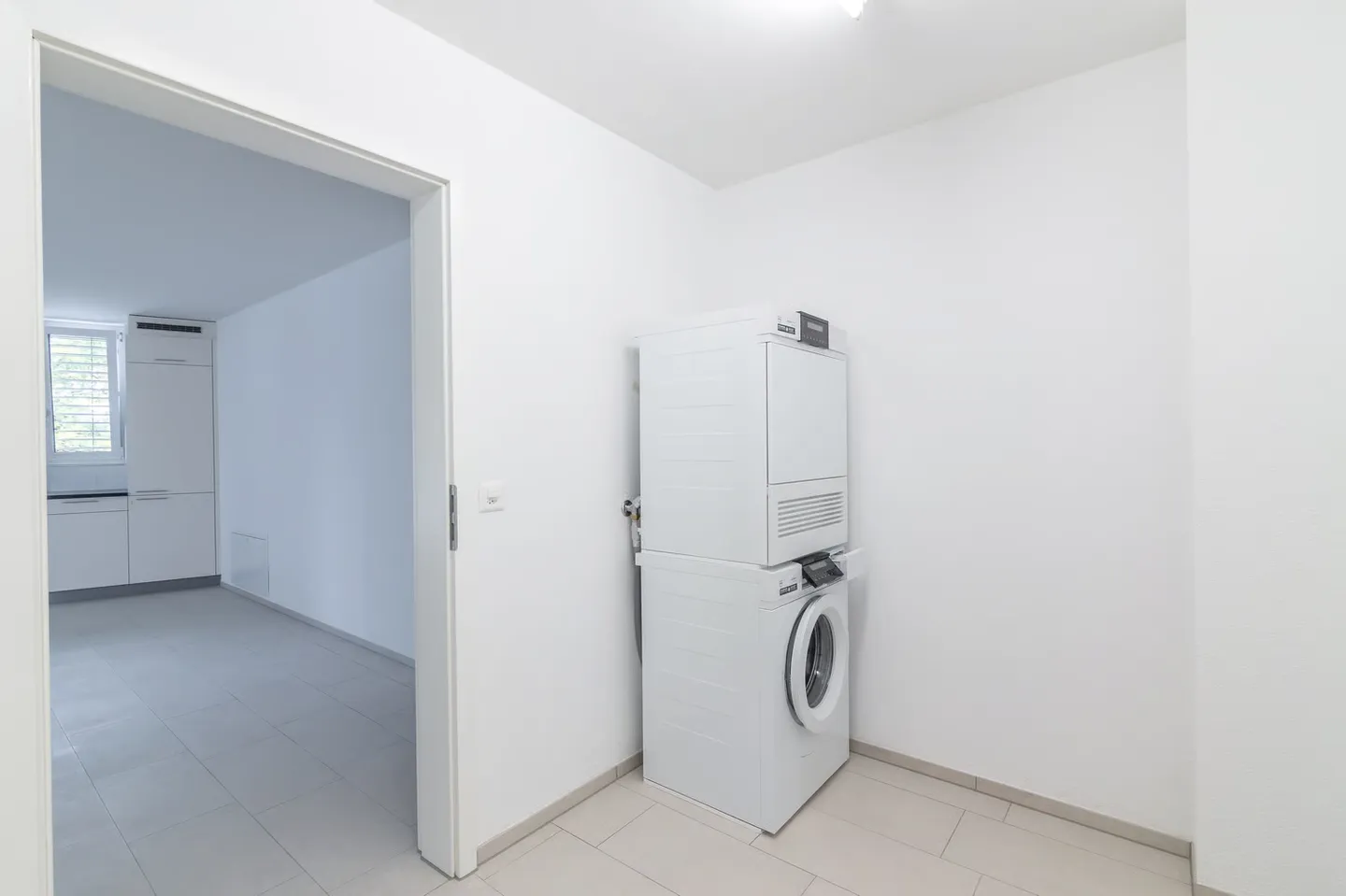 Appartement lumineux de 2,5 pièces avec grand espace de vie à Fahrweid - Photo 8 sur 13