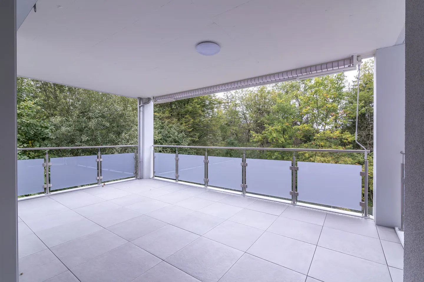 Appartement lumineux de 2,5 pièces avec grand espace de vie à Fahrweid - Photo 10 sur 13