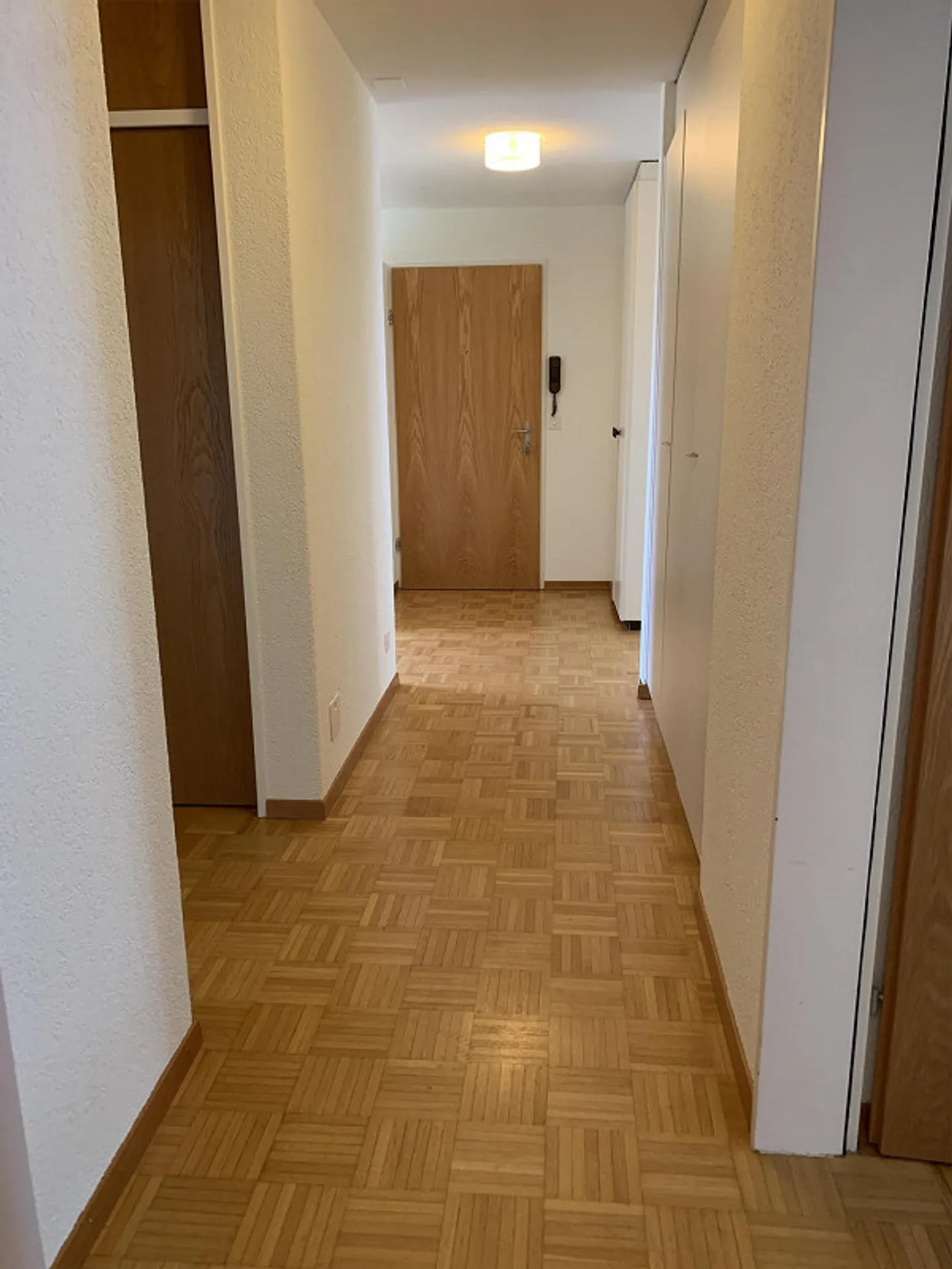 Appartement 3,5 pièces avec coin salon dans un endroit calme avec une belle vue sur la verdure - Photo 7 sur 10